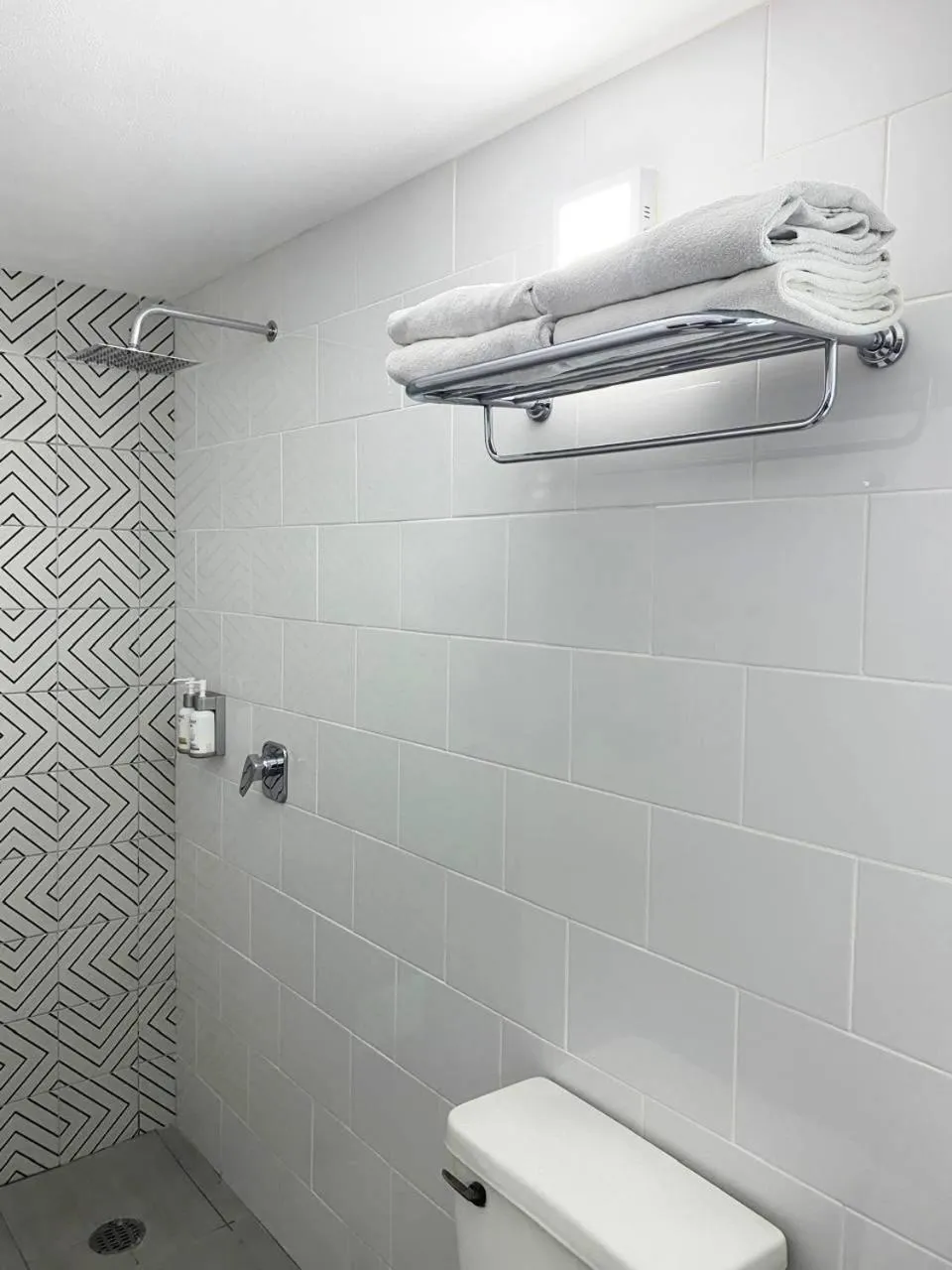 Shower in Hotel Unico