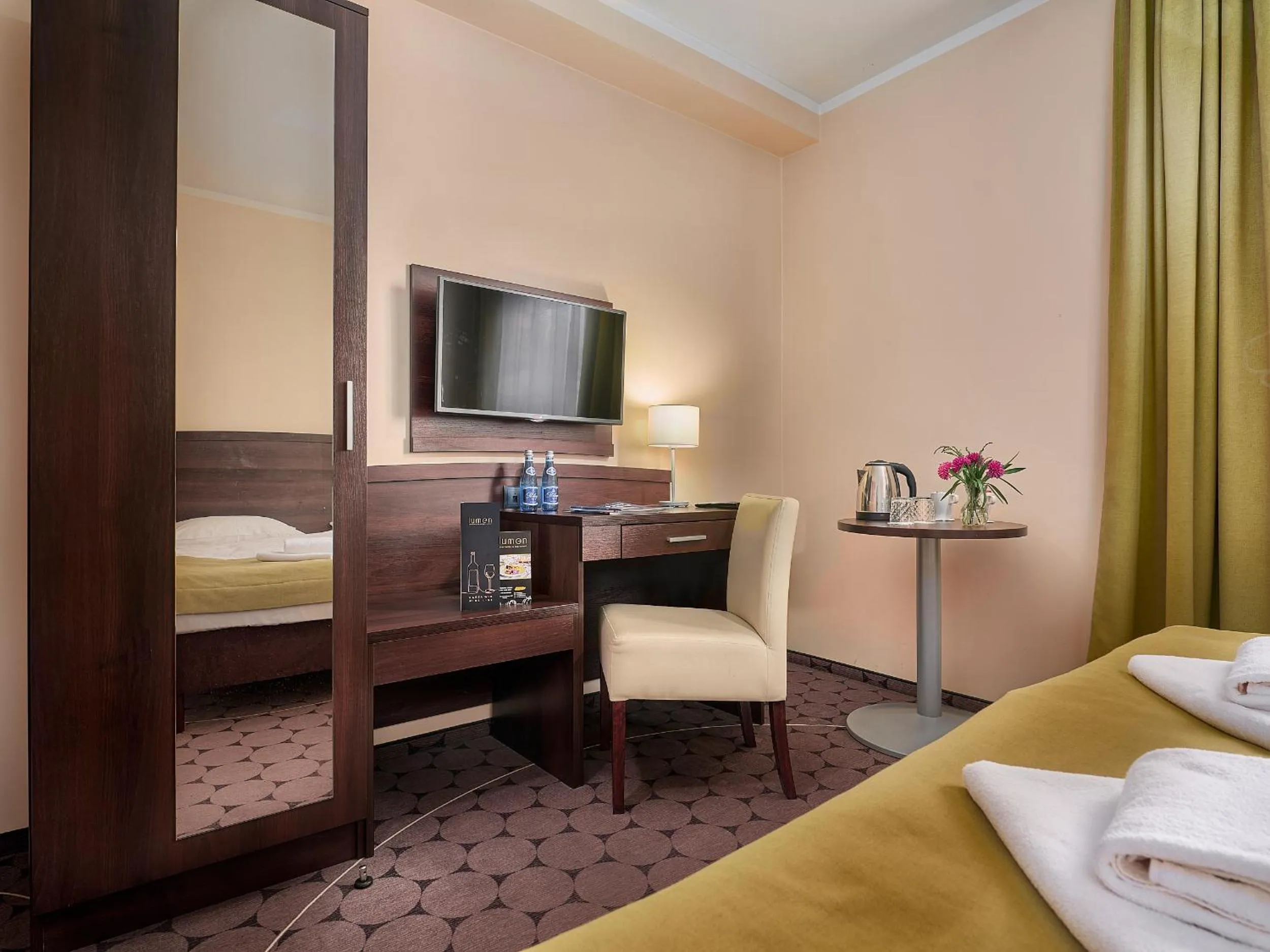 Coffee/tea facilities, Bed in Aparthotel Lumen