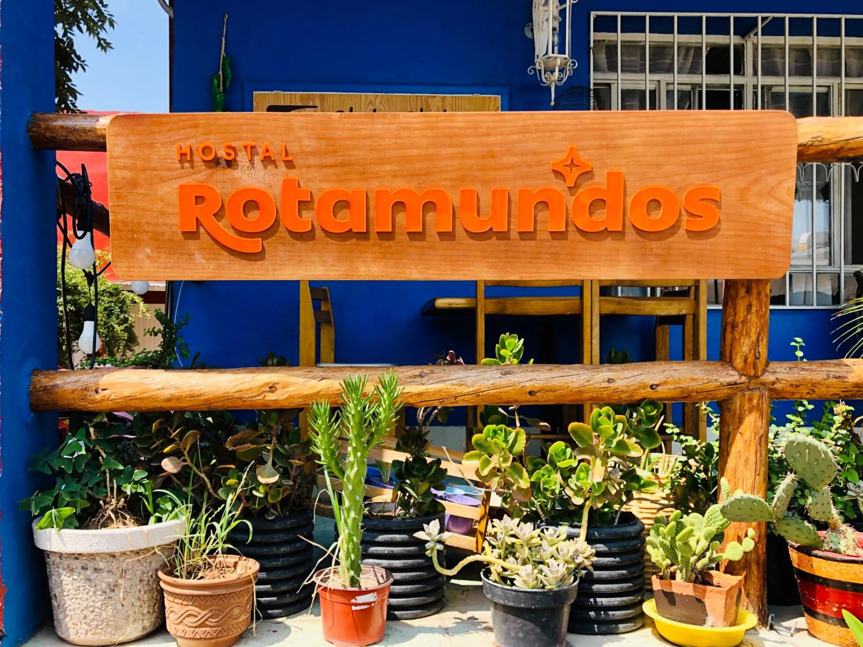 Logo/Certificate/Sign in Hostal Kuira Bá by Rotamundos