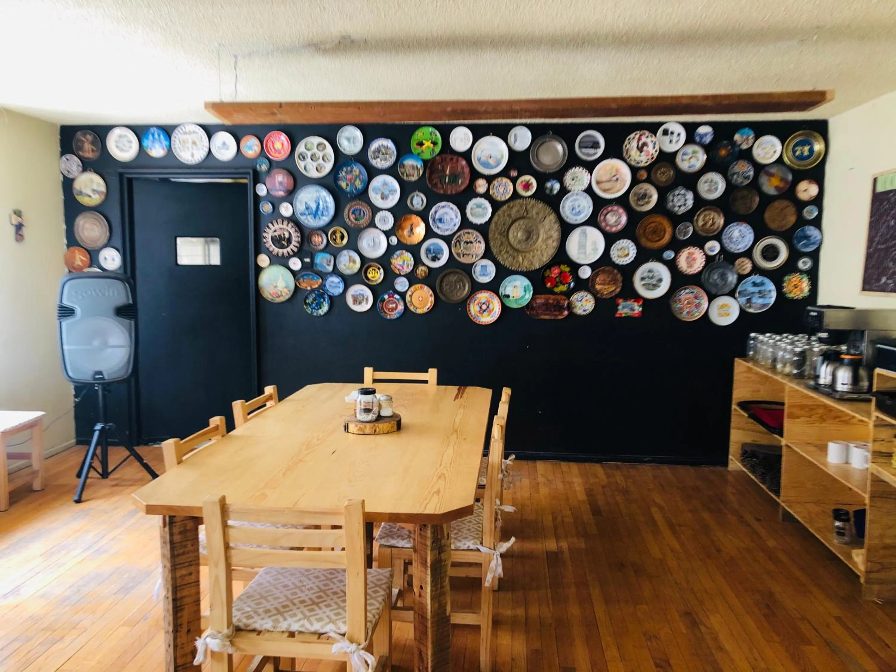 Dining area in Hostal Kuira Bá by Rotamundos