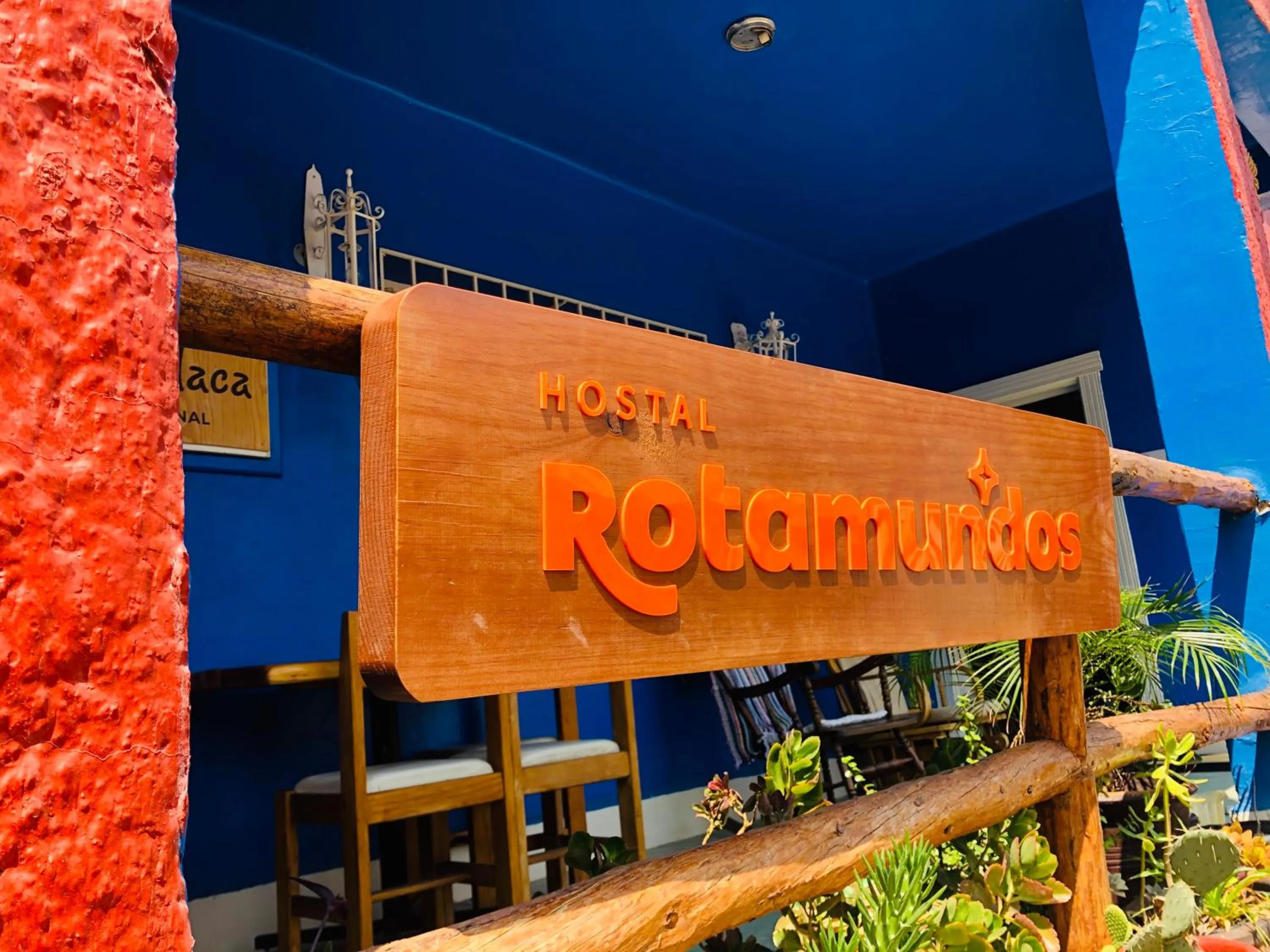 Logo/Certificate/Sign in Hostal Kuira Bá by Rotamundos