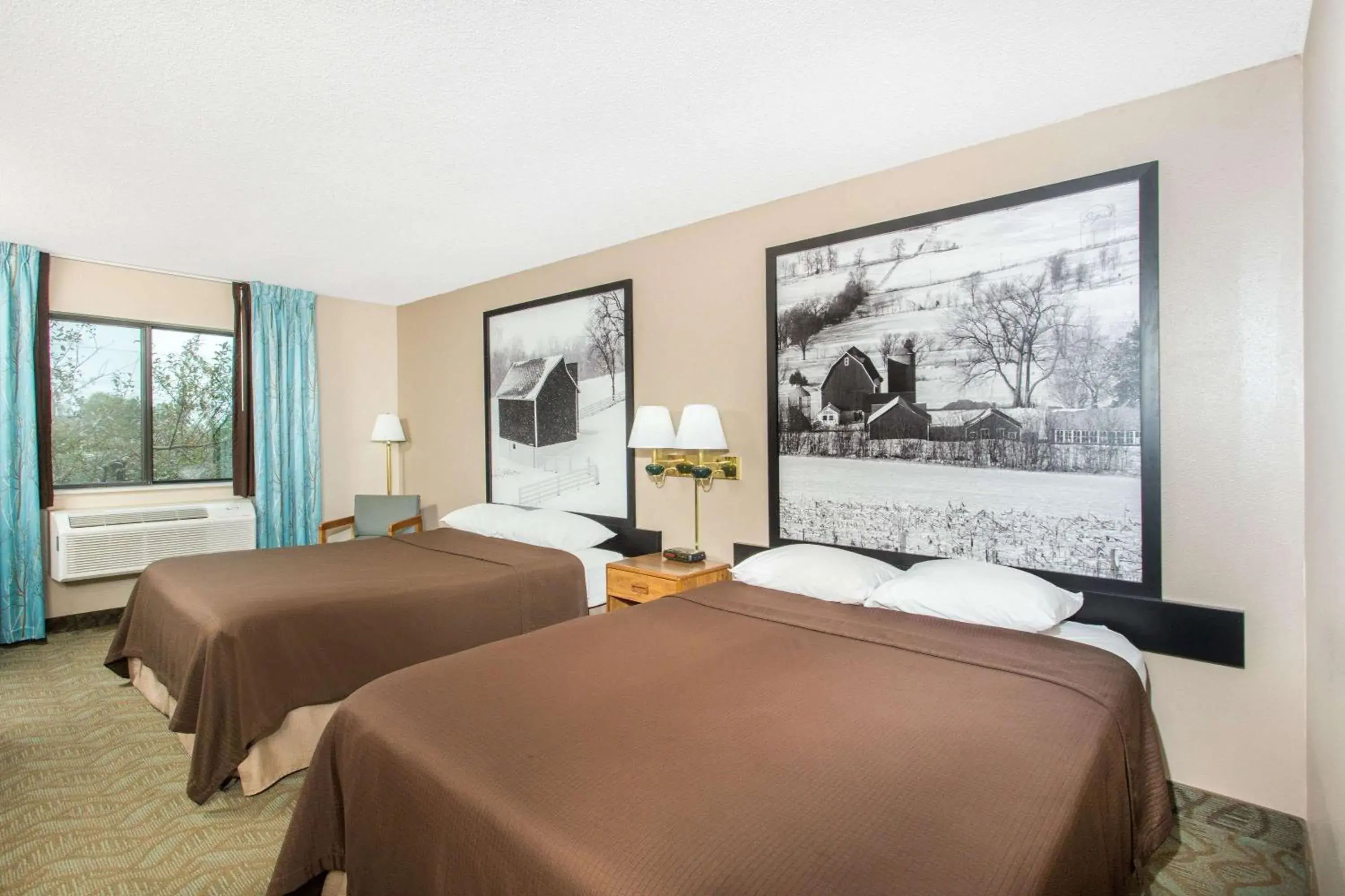 Photo of the whole room in Super 8 by Wyndham Dodgeville Photo of the whole room in Super 8 by Wyndham Dodgeville