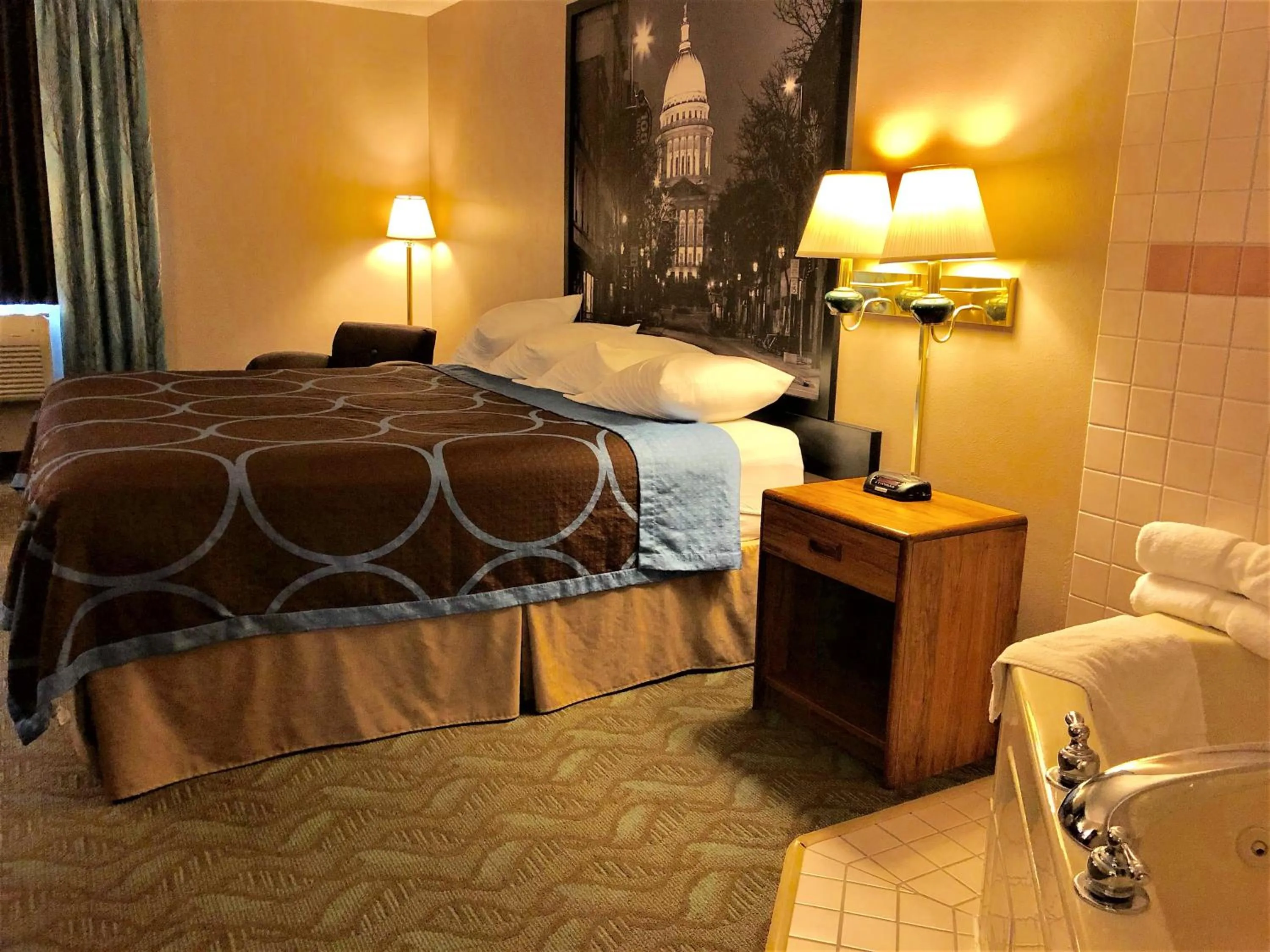 Bedroom, Bed in Super 8 by Wyndham Dodgeville