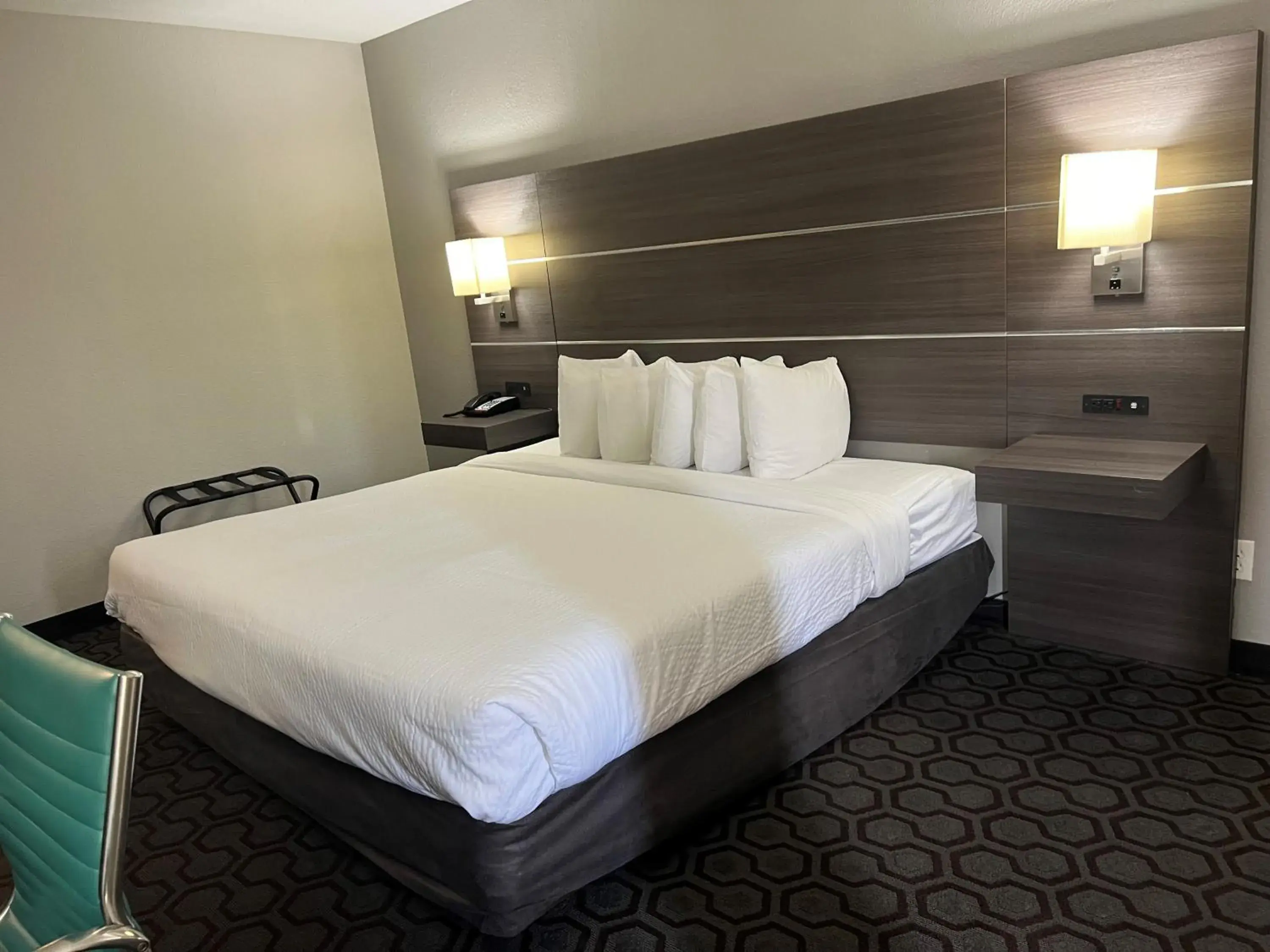 acessibility, Bed in Days Inn by Wyndham Wagoner acessibility, Bed in Days Inn by Wyndham Wagoner