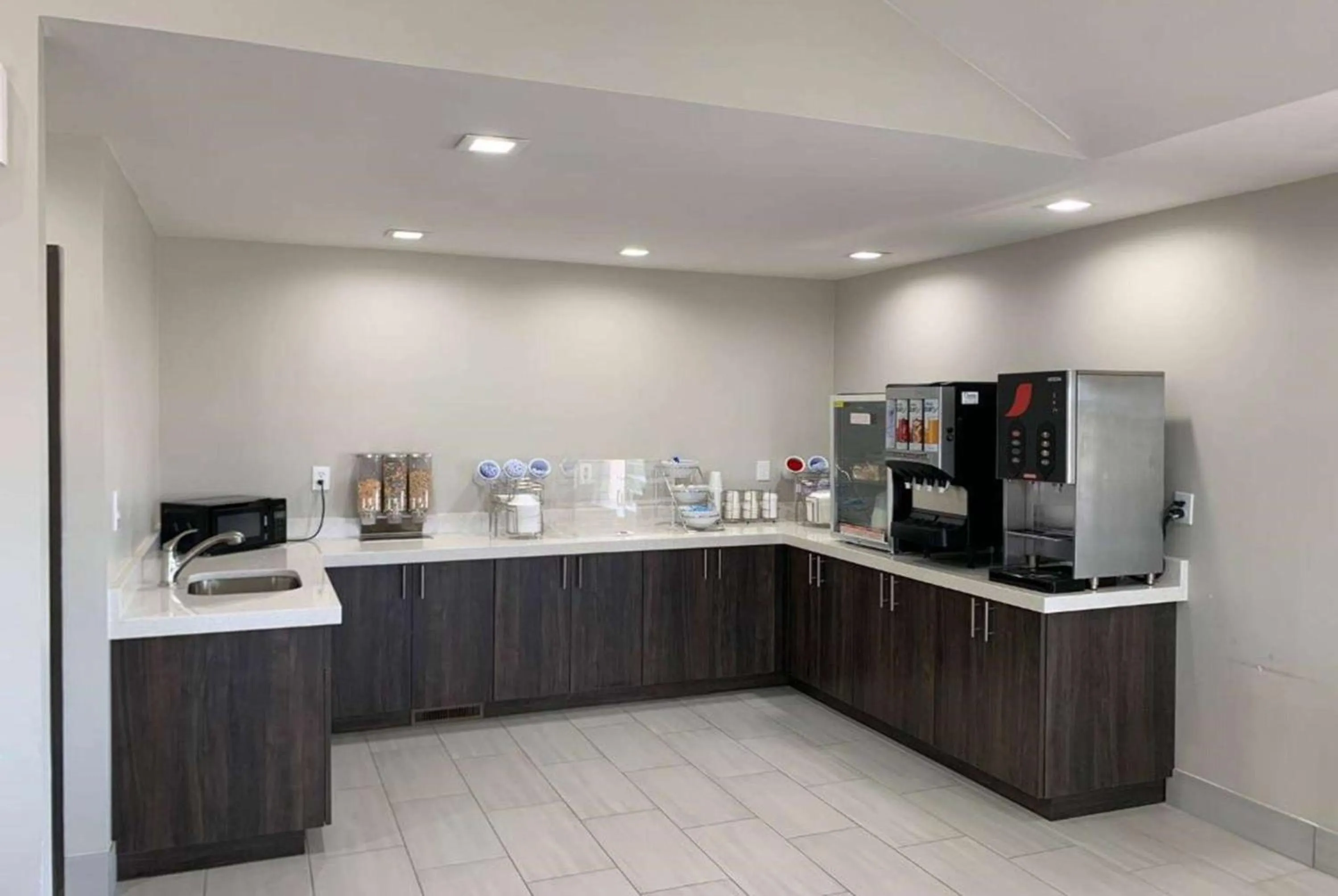 Property building in Days Inn by Wyndham Wagoner