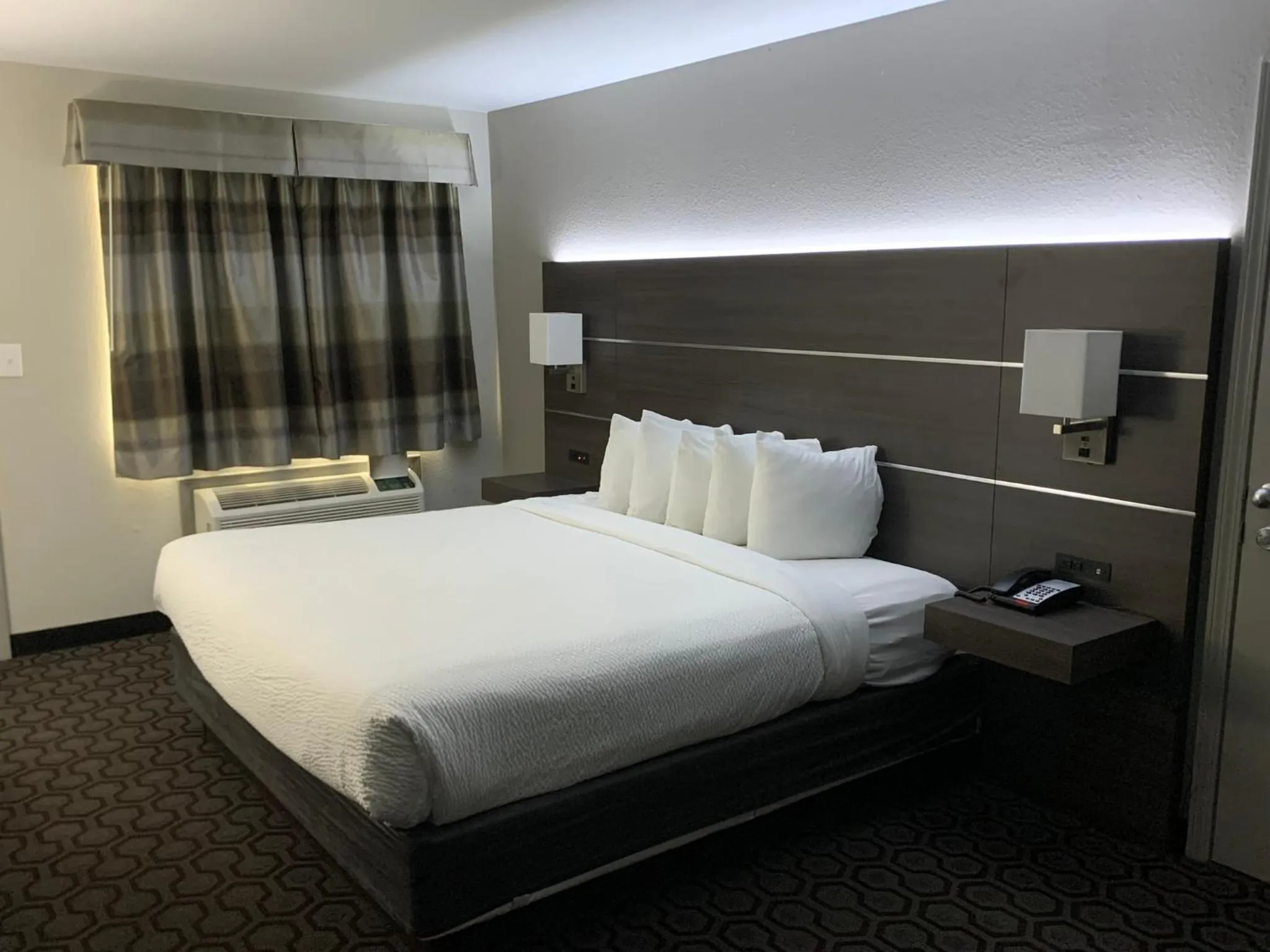 Bed in Days Inn by Wyndham Wagoner