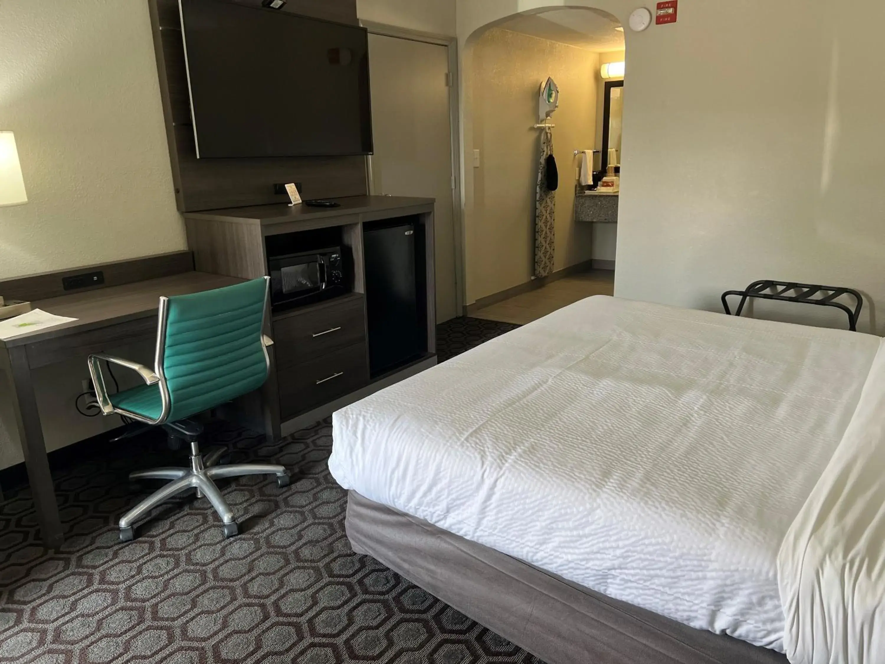 acessibility, Bed in Days Inn by Wyndham Wagoner acessibility, Bed in Days Inn by Wyndham Wagoner