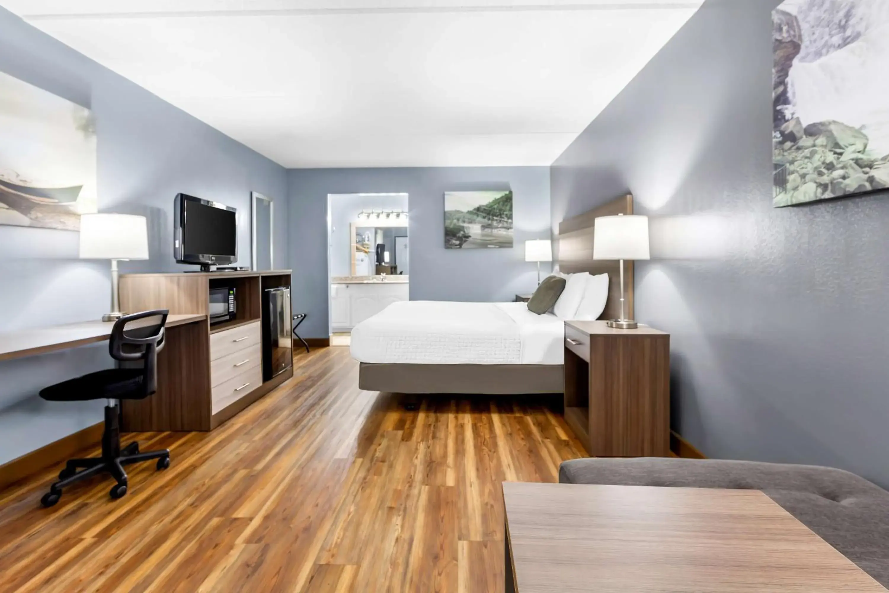 Bedroom, Bed in Best Western Wilderness Trail Inn Bedroom, Bed in Best Western Wilderness Trail Inn