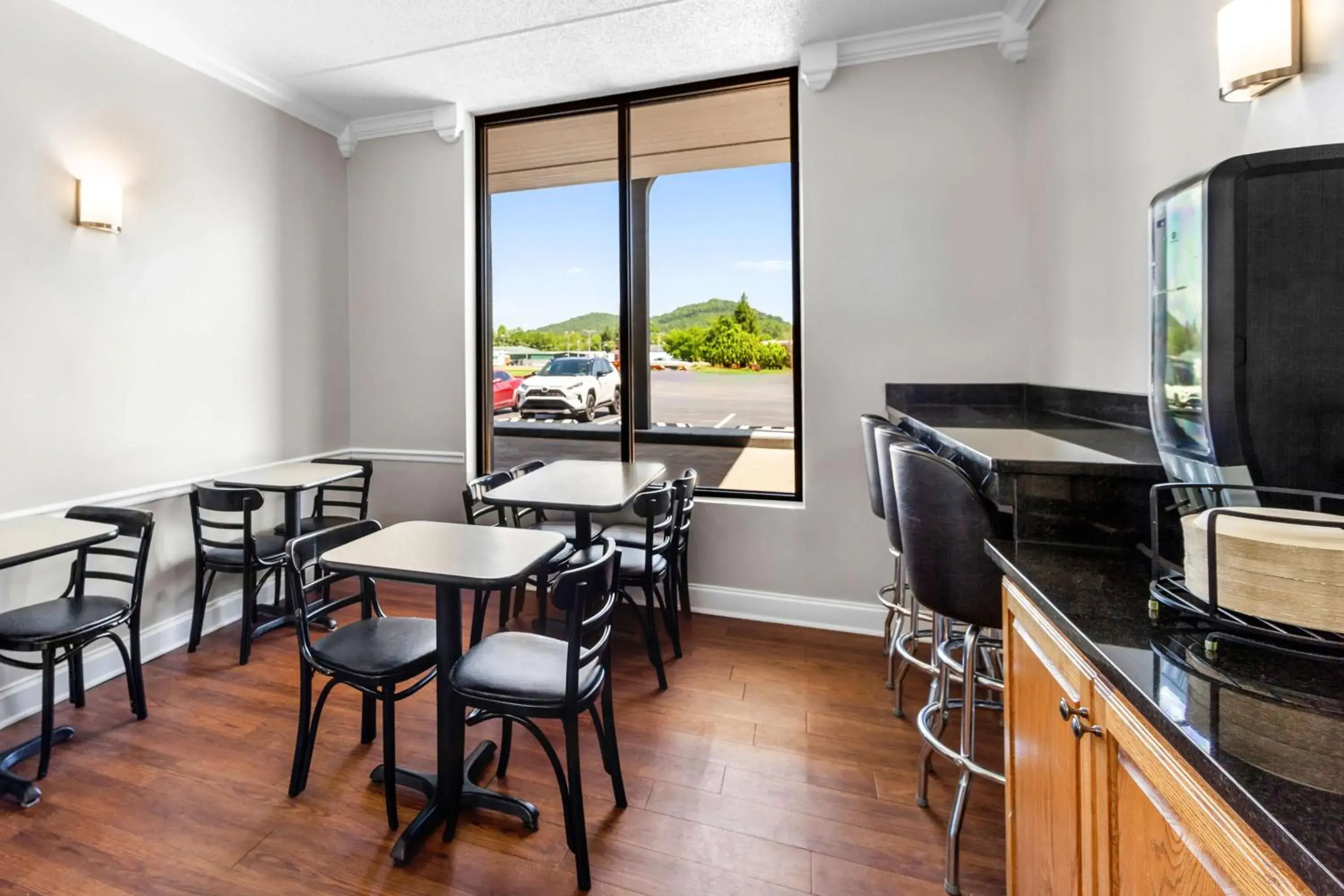 Breakfast in Best Western Wilderness Trail Inn Breakfast in Best Western Wilderness Trail Inn