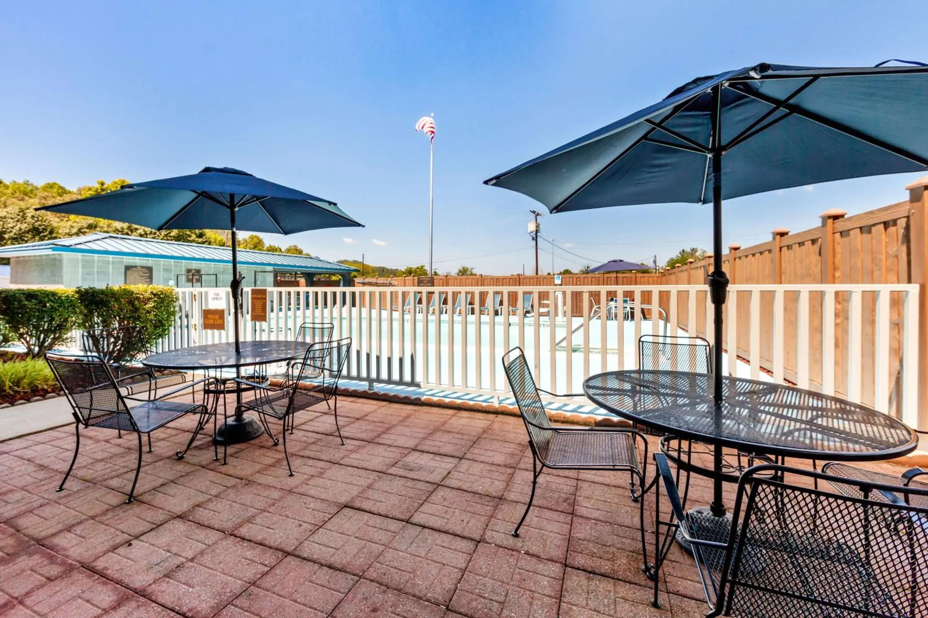 Property building in Best Western Wilderness Trail Inn Property building in Best Western Wilderness Trail Inn