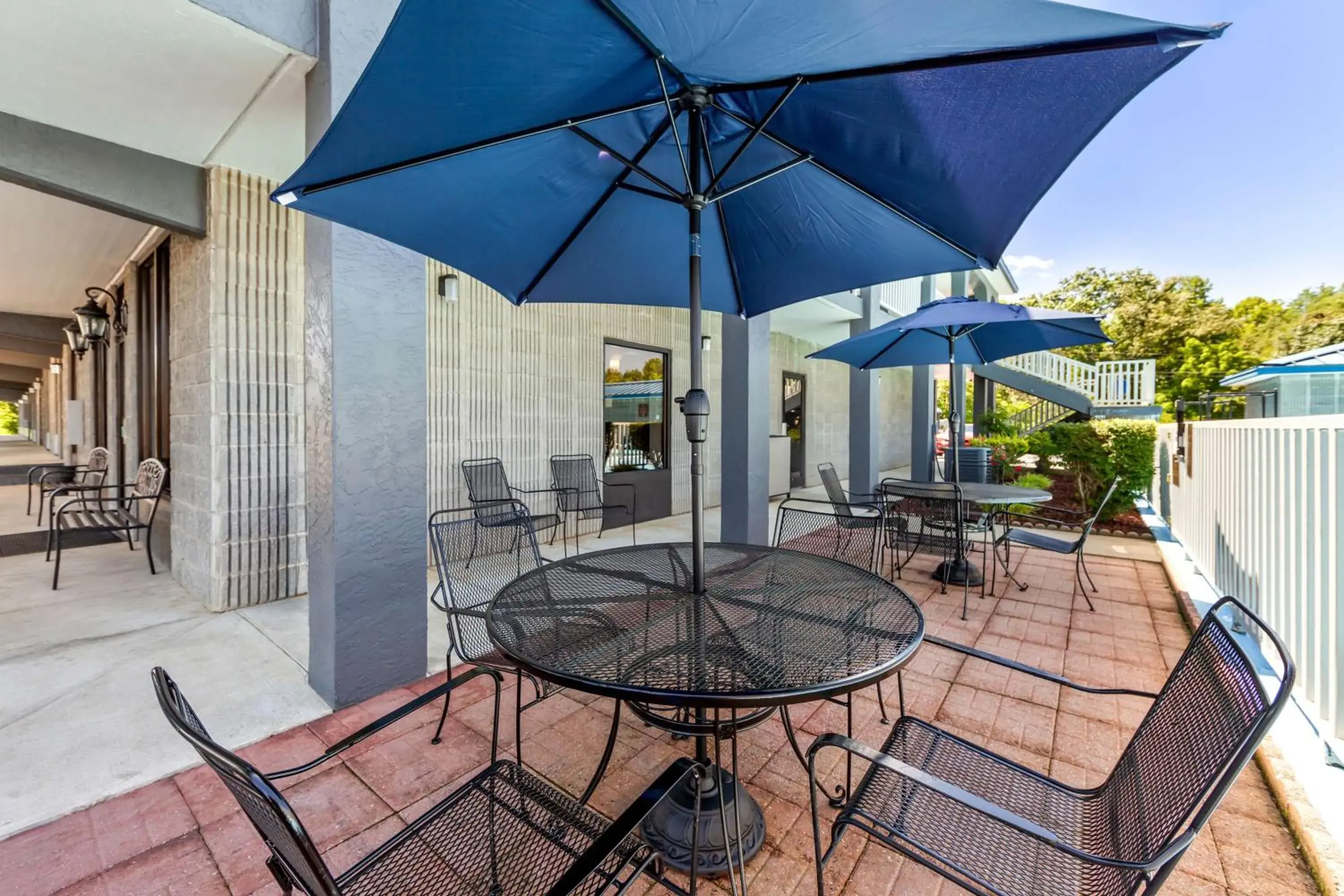 Property building in Best Western Wilderness Trail Inn Property building in Best Western Wilderness Trail Inn