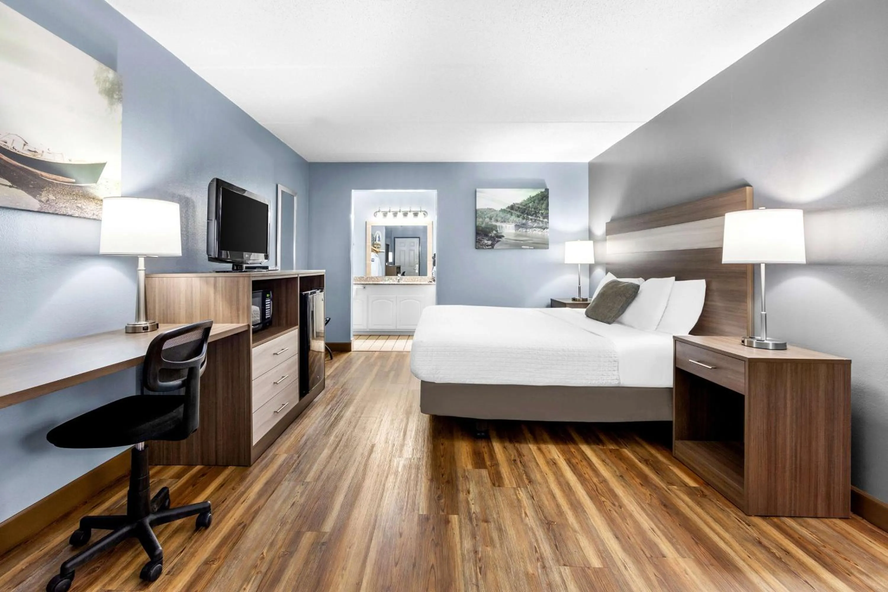 Bedroom, Bed in Best Western Wilderness Trail Inn