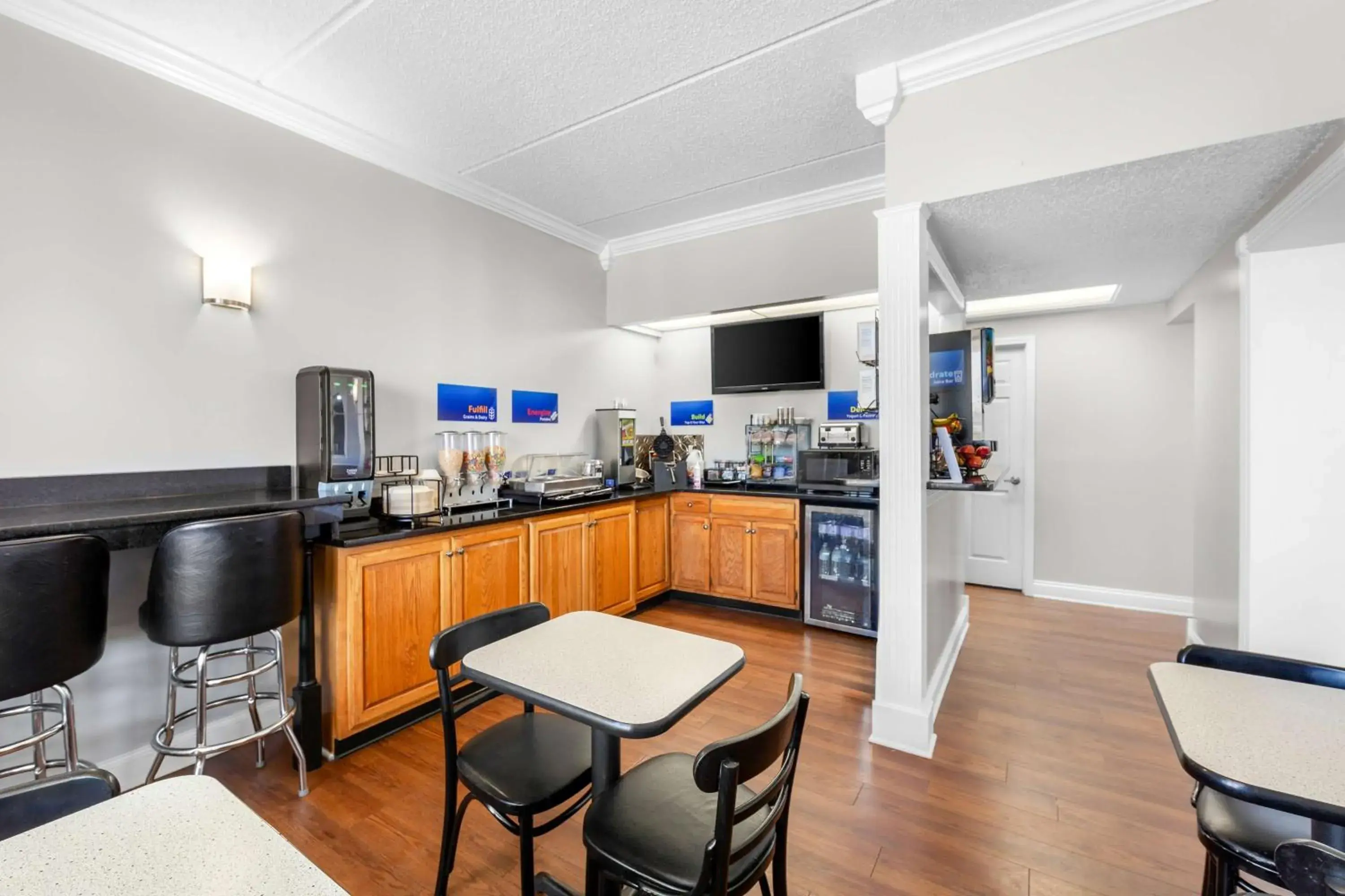 Breakfast in Best Western Wilderness Trail Inn Breakfast in Best Western Wilderness Trail Inn