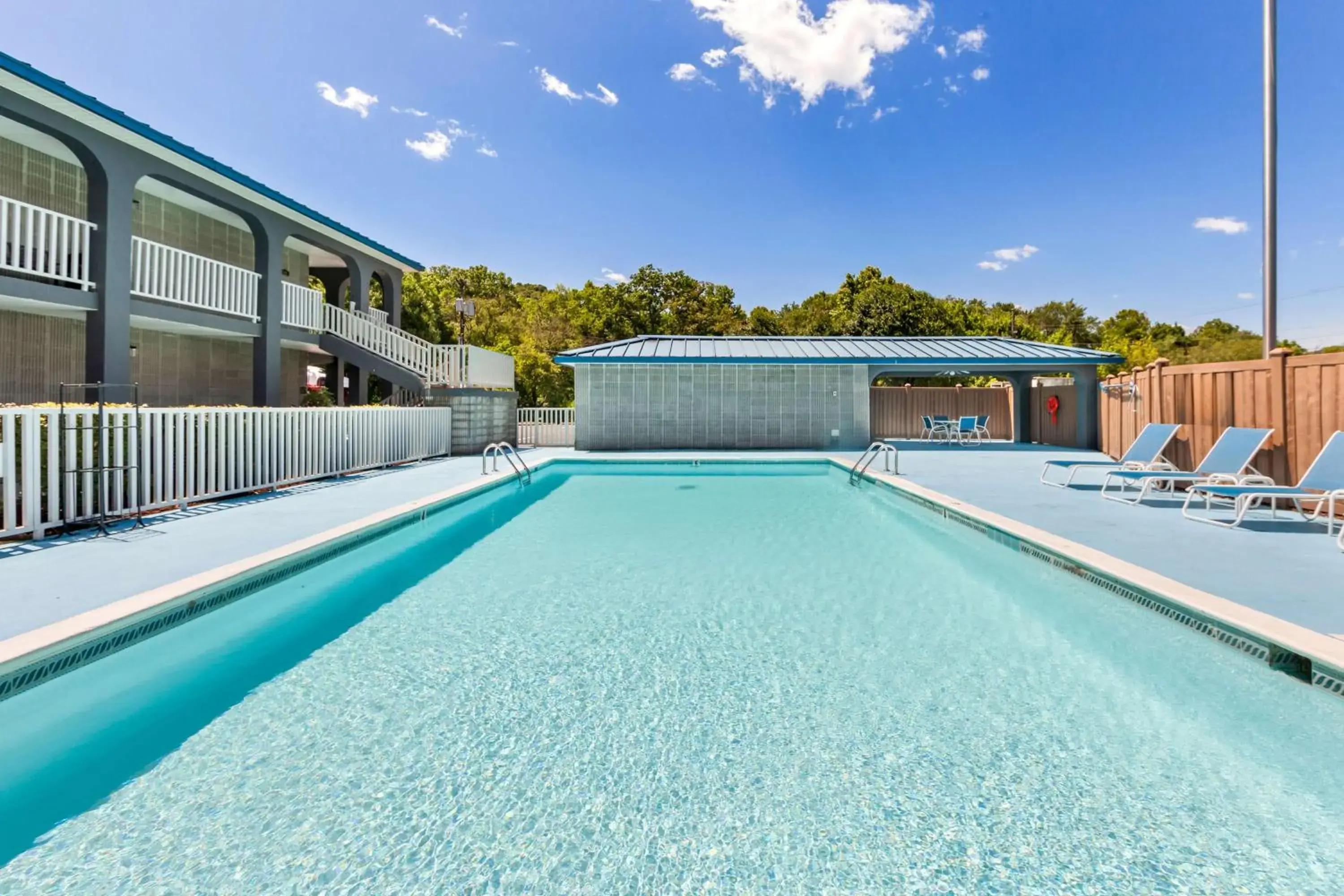 Pool view in Best Western Wilderness Trail Inn Pool view in Best Western Wilderness Trail Inn