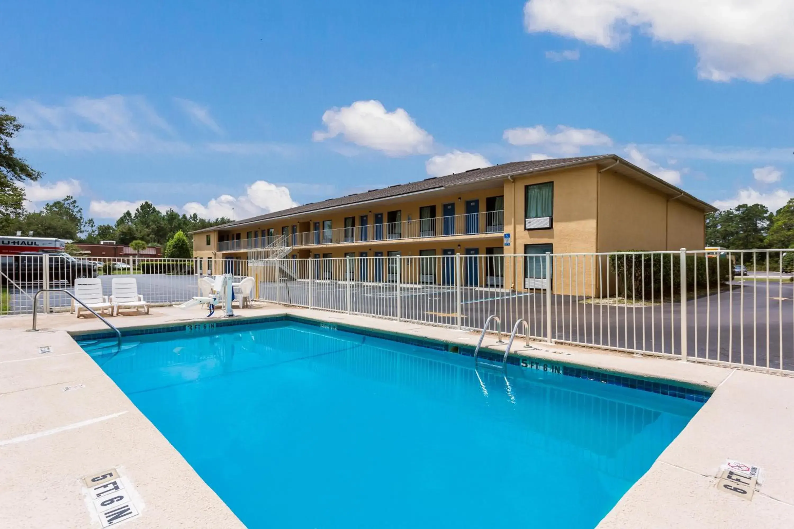 Pool view in Motel 6-Macclenny, FL Pool view in Motel 6-Macclenny, FL