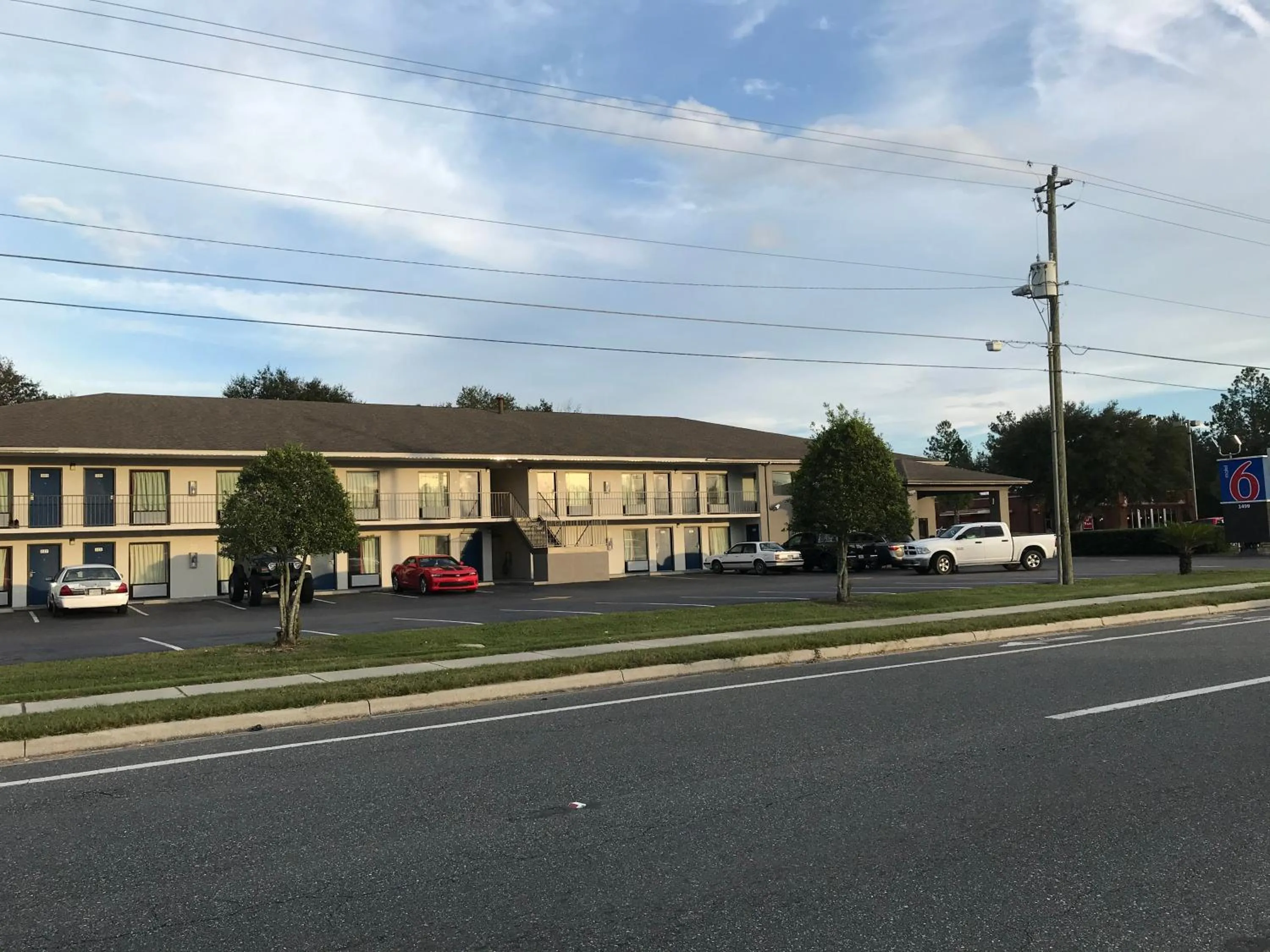 Property building in Motel 6-Macclenny, FL
