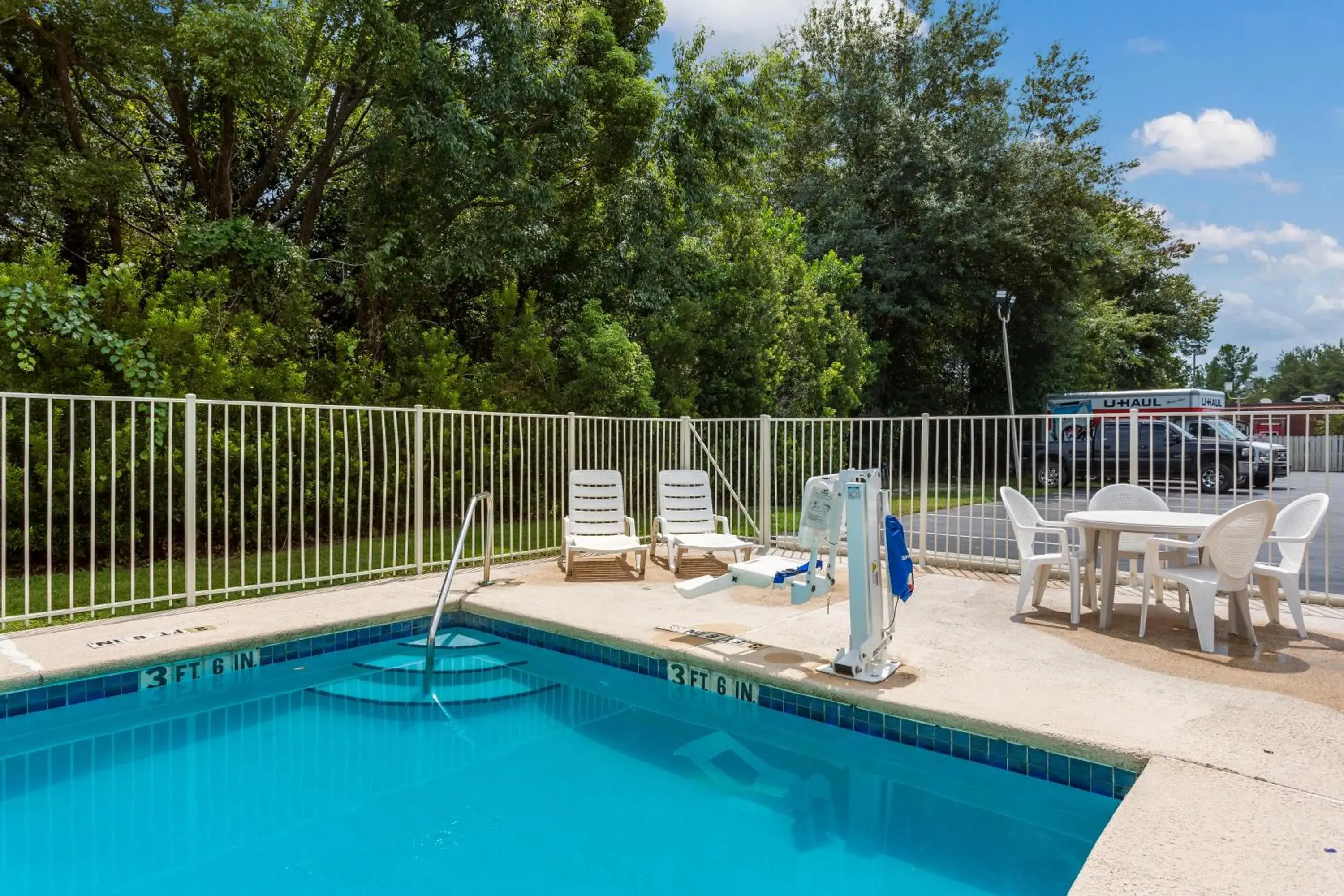 Pool view in Motel 6-Macclenny, FL Pool view in Motel 6-Macclenny, FL