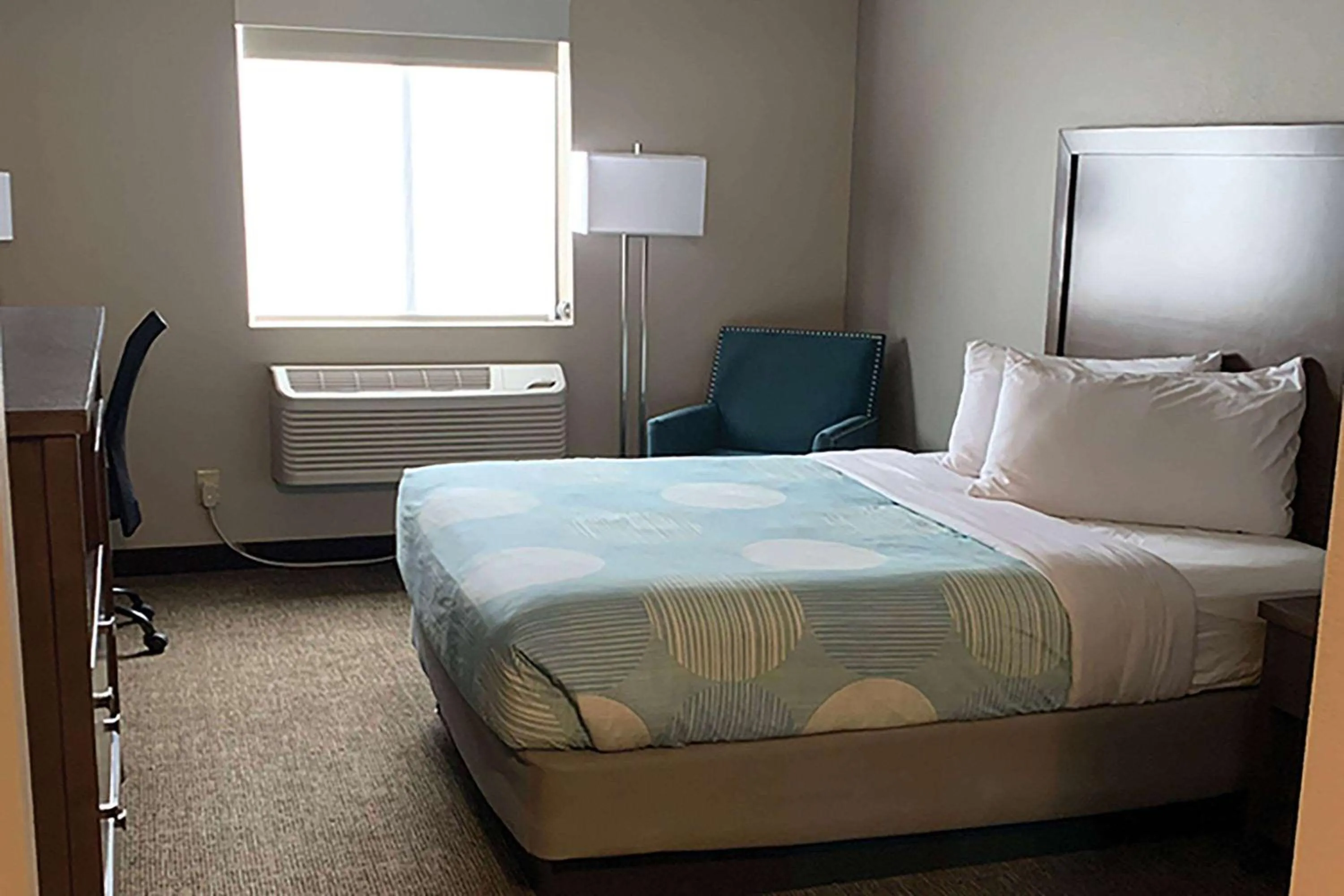 Photo of the whole room, Bed in Sandhill Inn & Suites