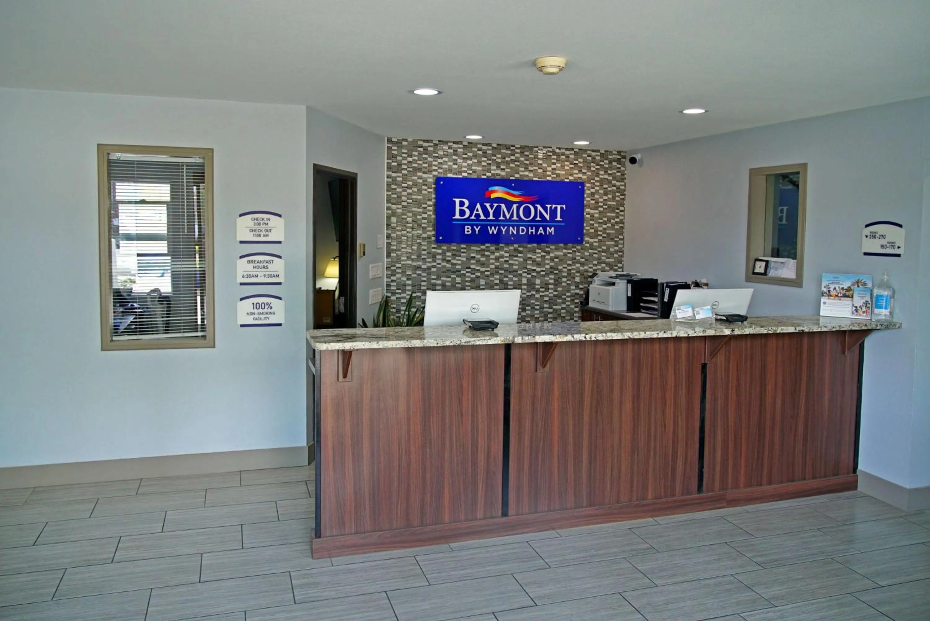Lobby or reception in Baymont by Wyndham Monte Vista