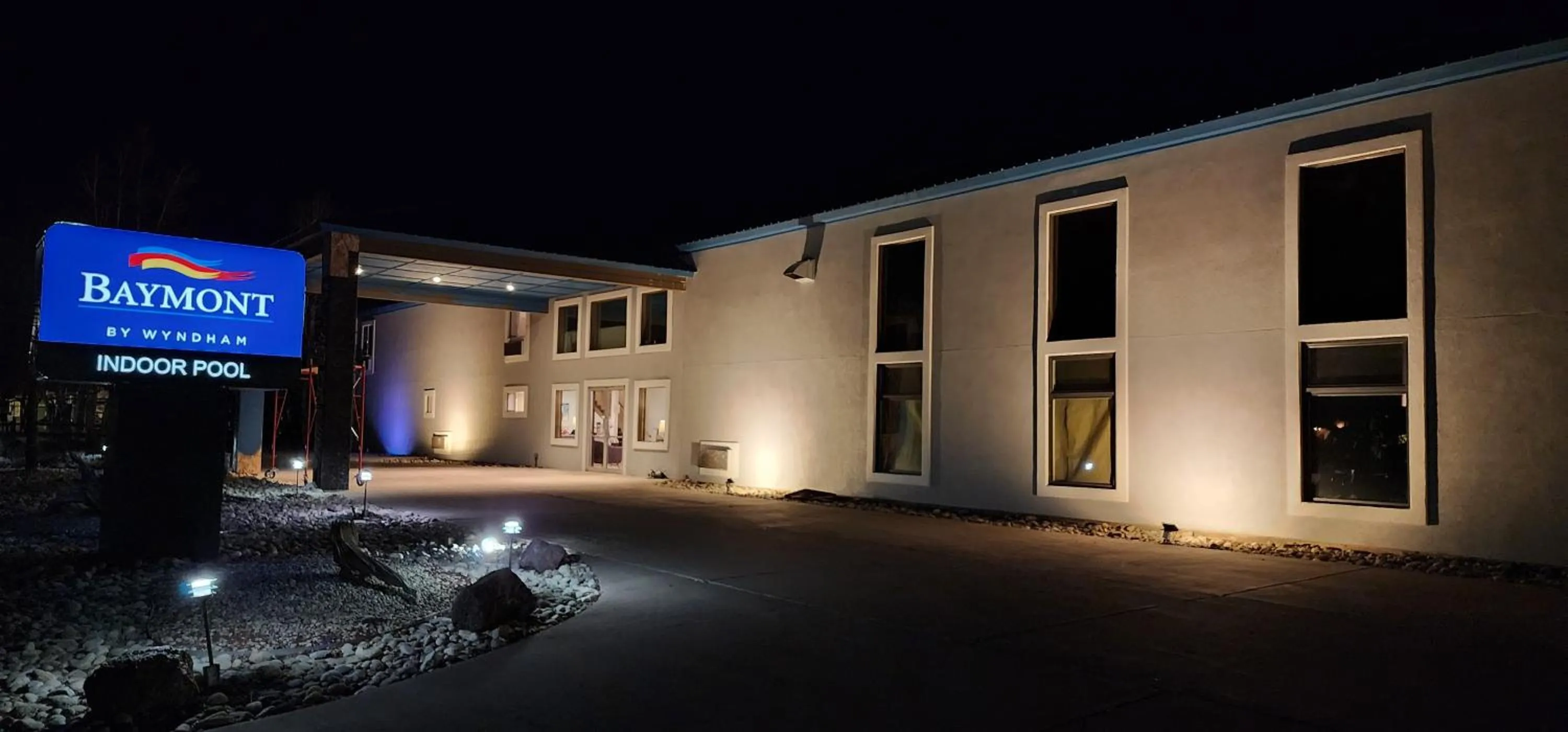 Property Building in Sandhill Inn & Suites