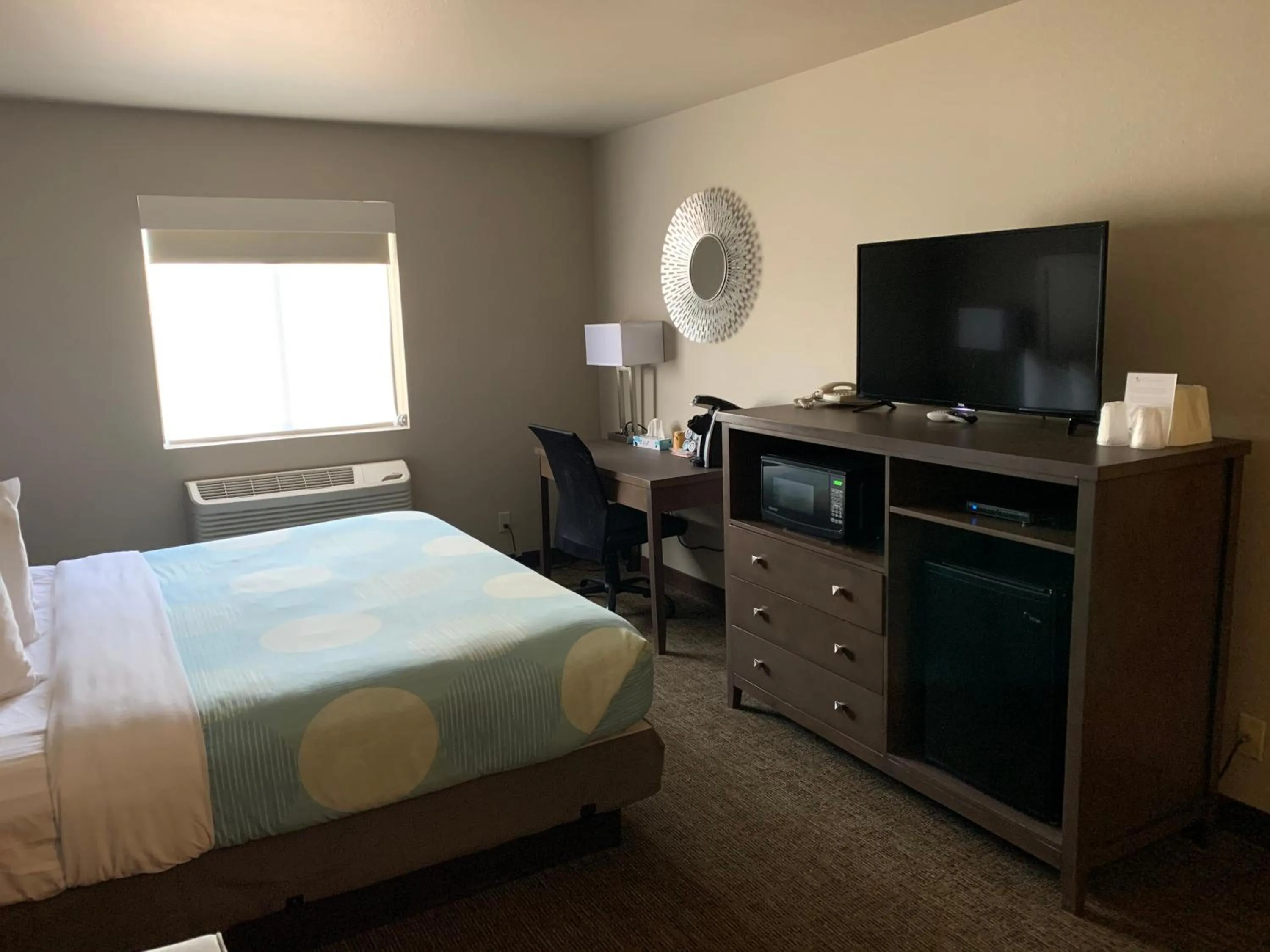 Bed in Sandhill Inn & Suites