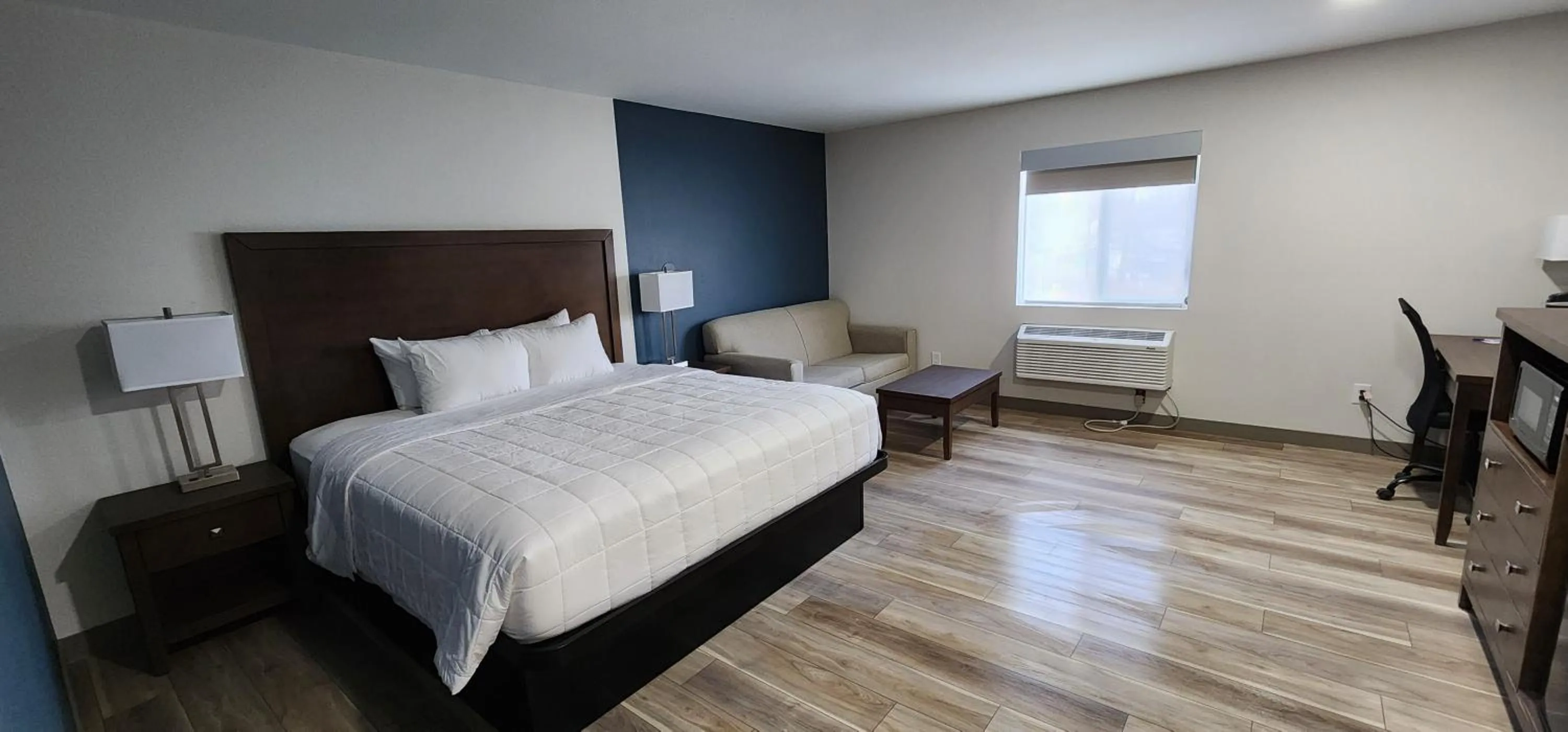 Bed in Sandhill Inn & Suites