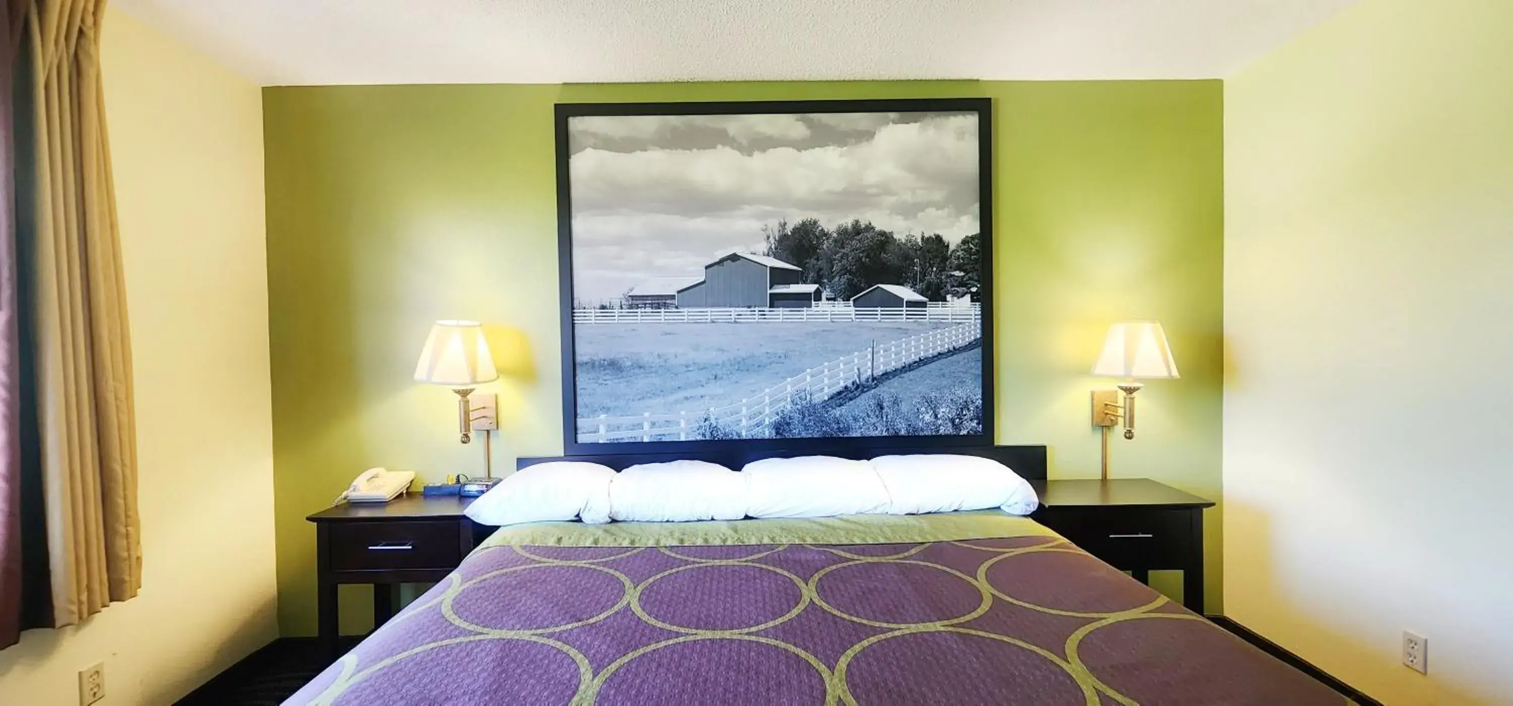 Bed in Super 8 by Wyndham Newton Bed in Super 8 by Wyndham Newton