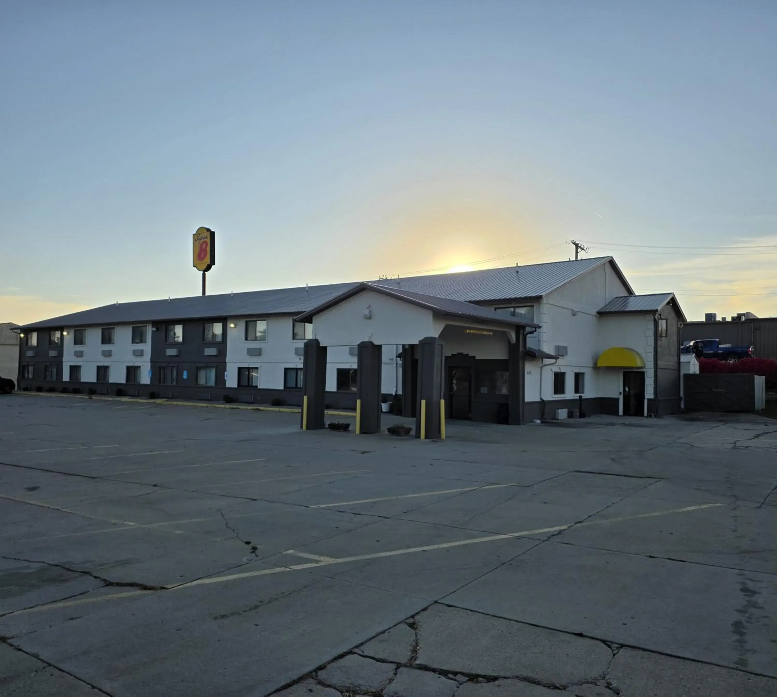 Super 8 by Wyndham Newton Super 8 by Wyndham Newton