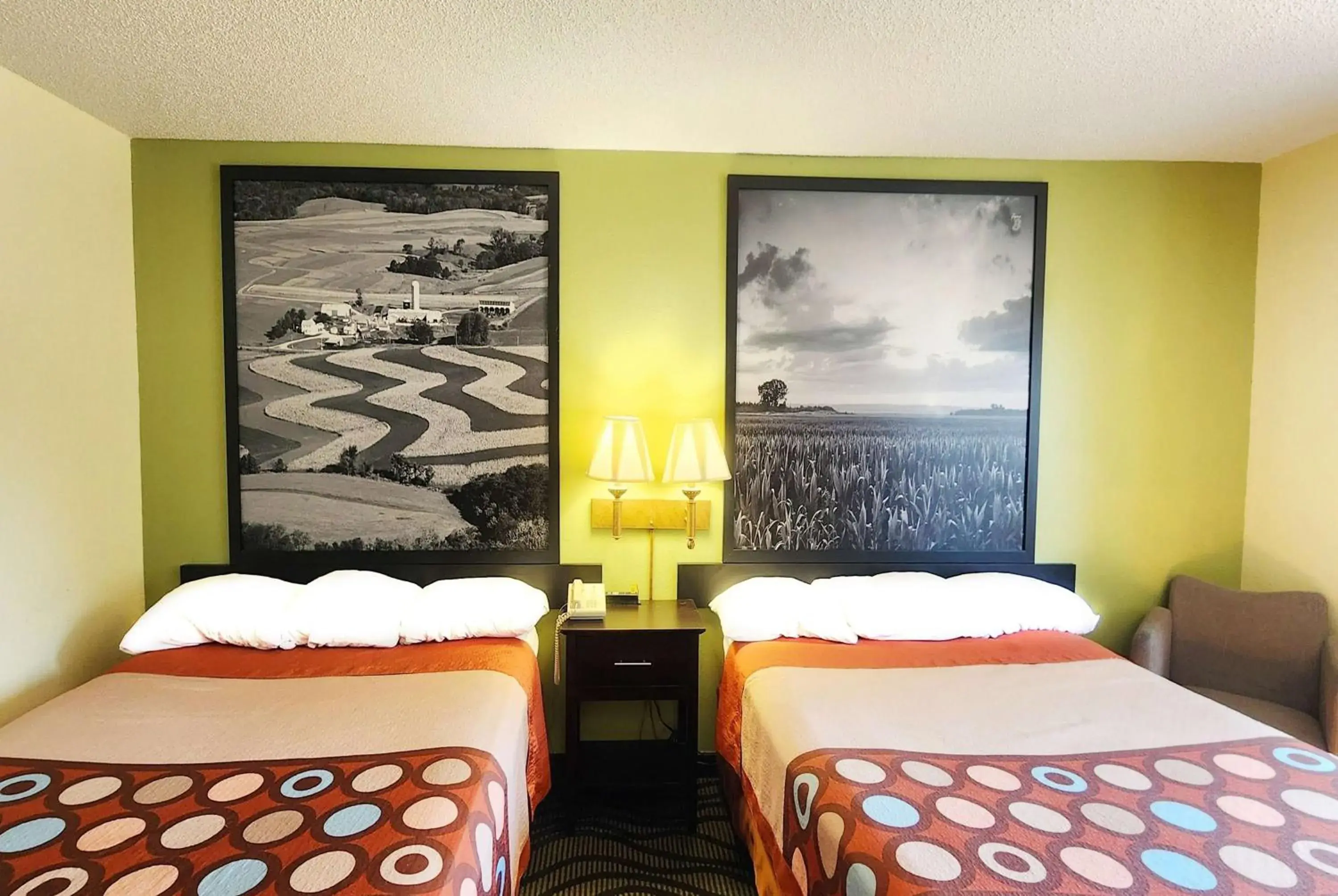 Photo of the whole room, Bed in Super 8 by Wyndham Newton Photo of the whole room, Bed in Super 8 by Wyndham Newton