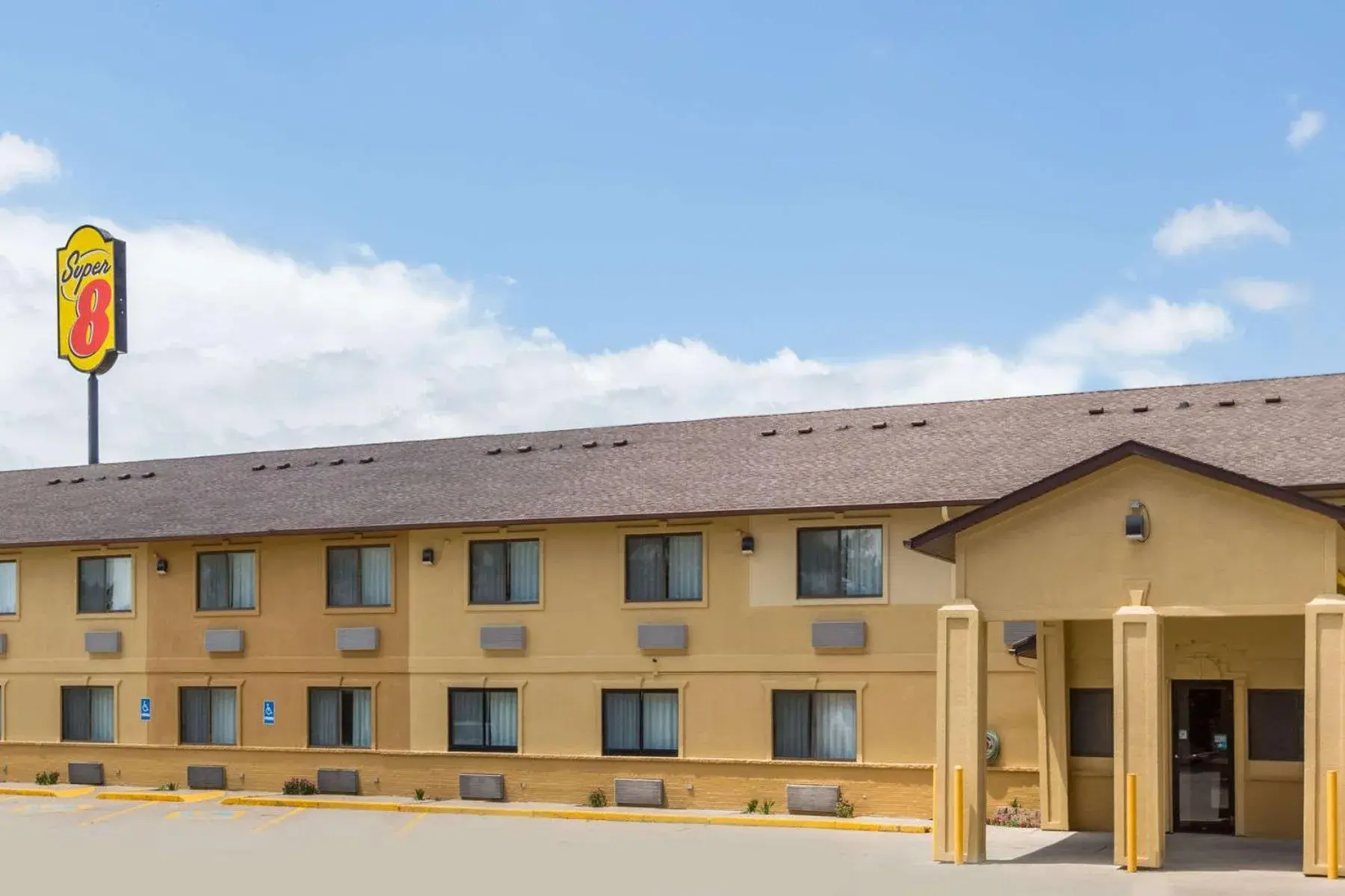 Property building in Super 8 by Wyndham Newton Property building in Super 8 by Wyndham Newton