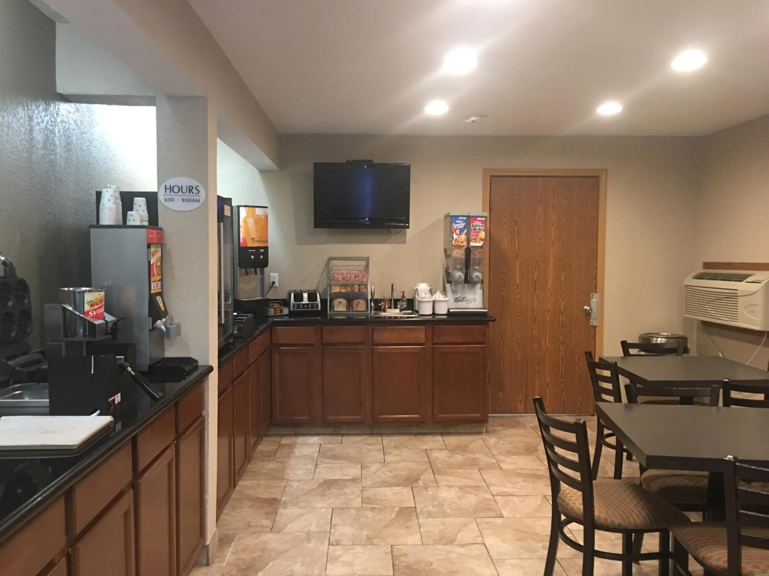 Breakfast in Super 8 by Wyndham Newton