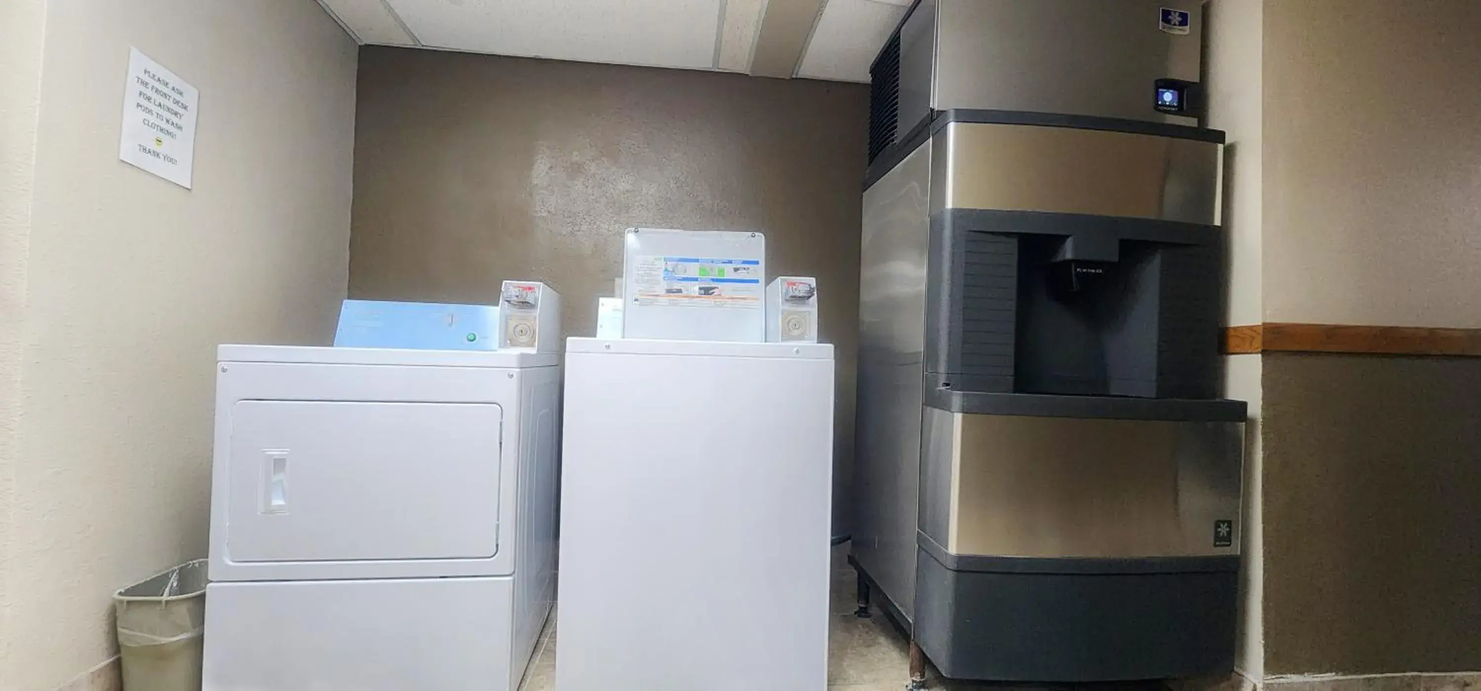 Property building in Super 8 by Wyndham Newton Property building in Super 8 by Wyndham Newton