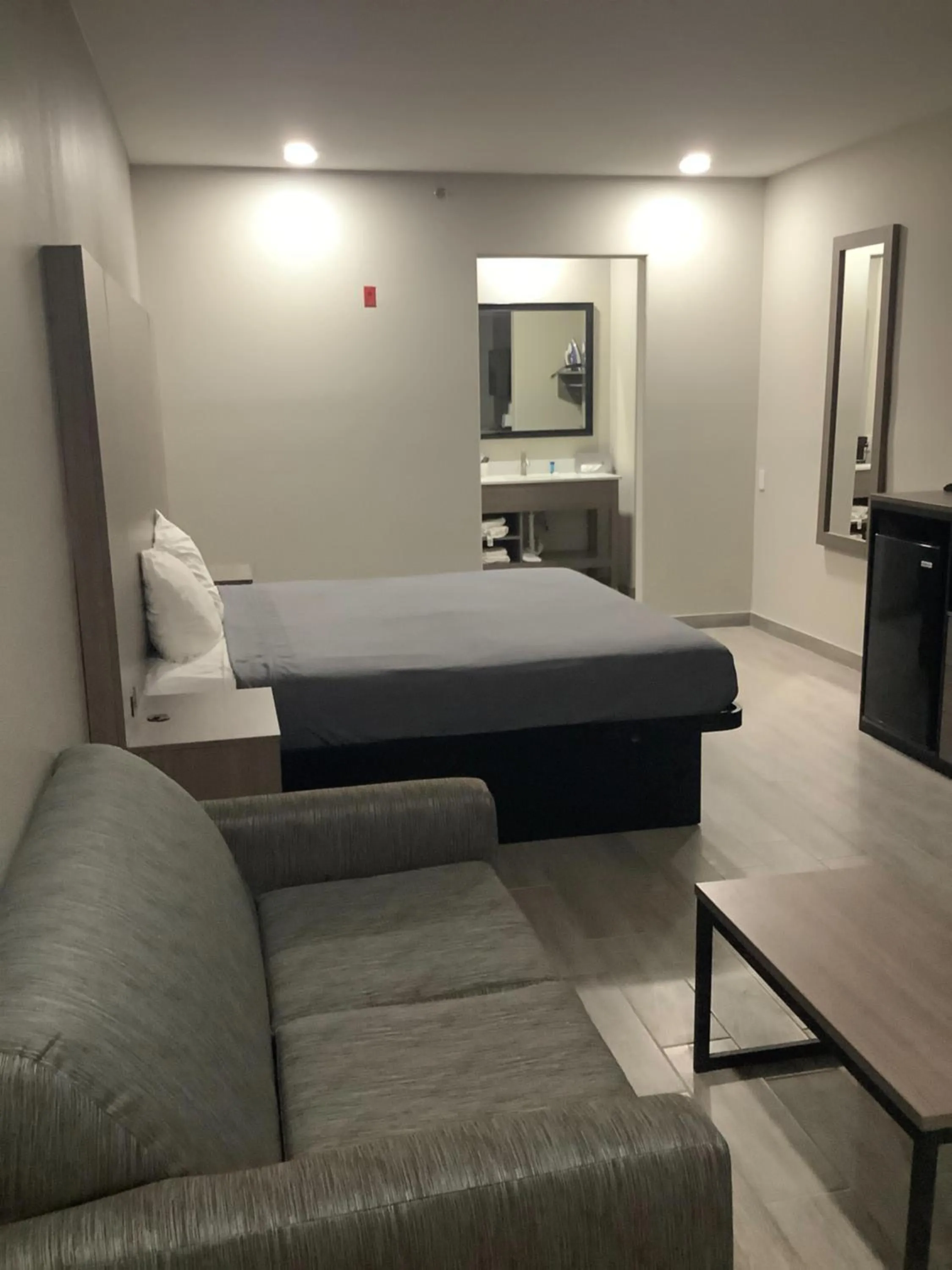 Bedroom, Bed in Americas Best Value Inn & Suites San Benito