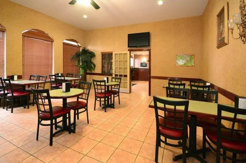 Restaurant/places to eat in Americas Best Value Inn & Suites San Benito