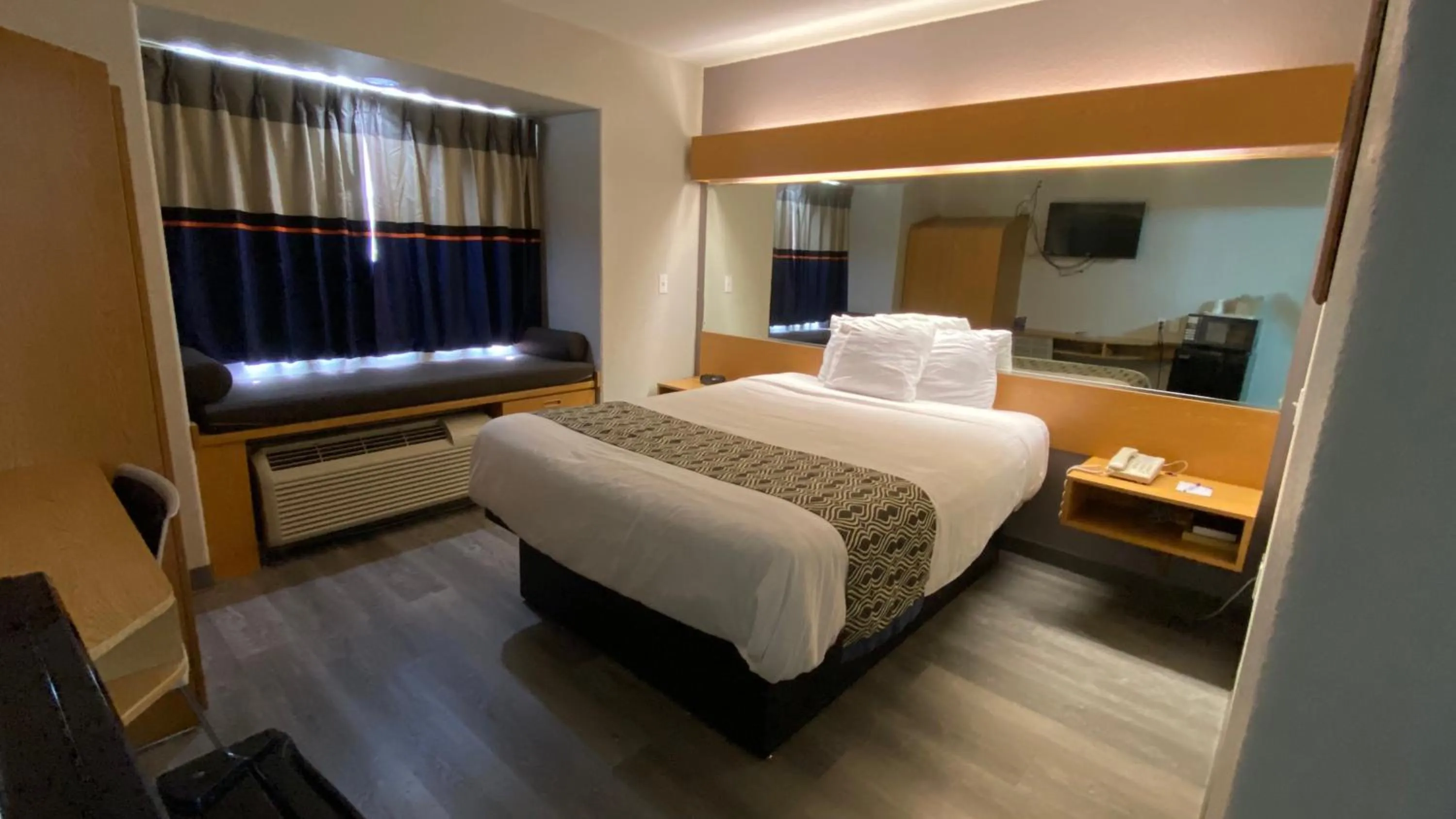 Bed in Microtel Inn & Suites by Wyndham Ardmore