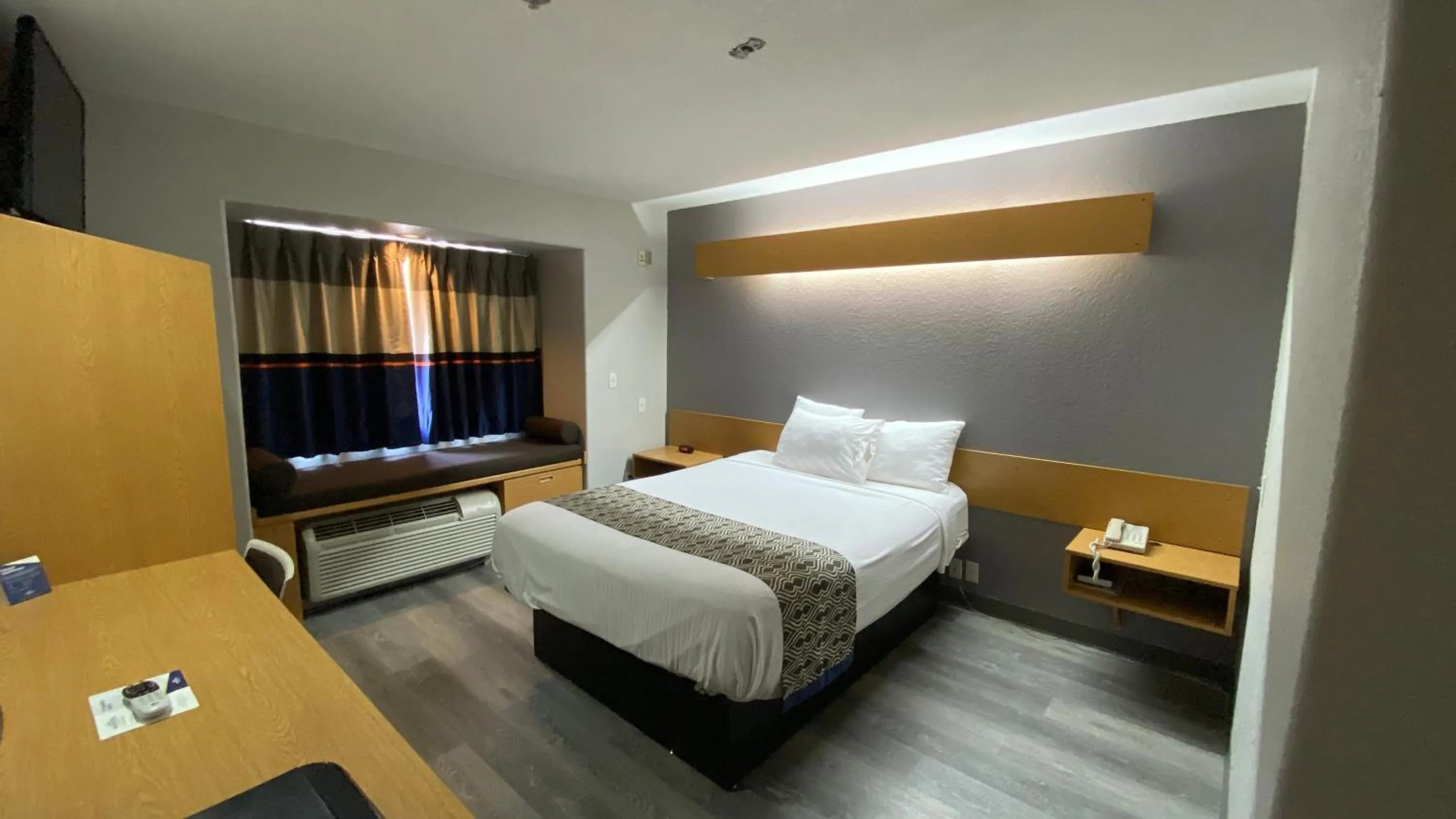 Bed in Microtel Inn & Suites by Wyndham Ardmore