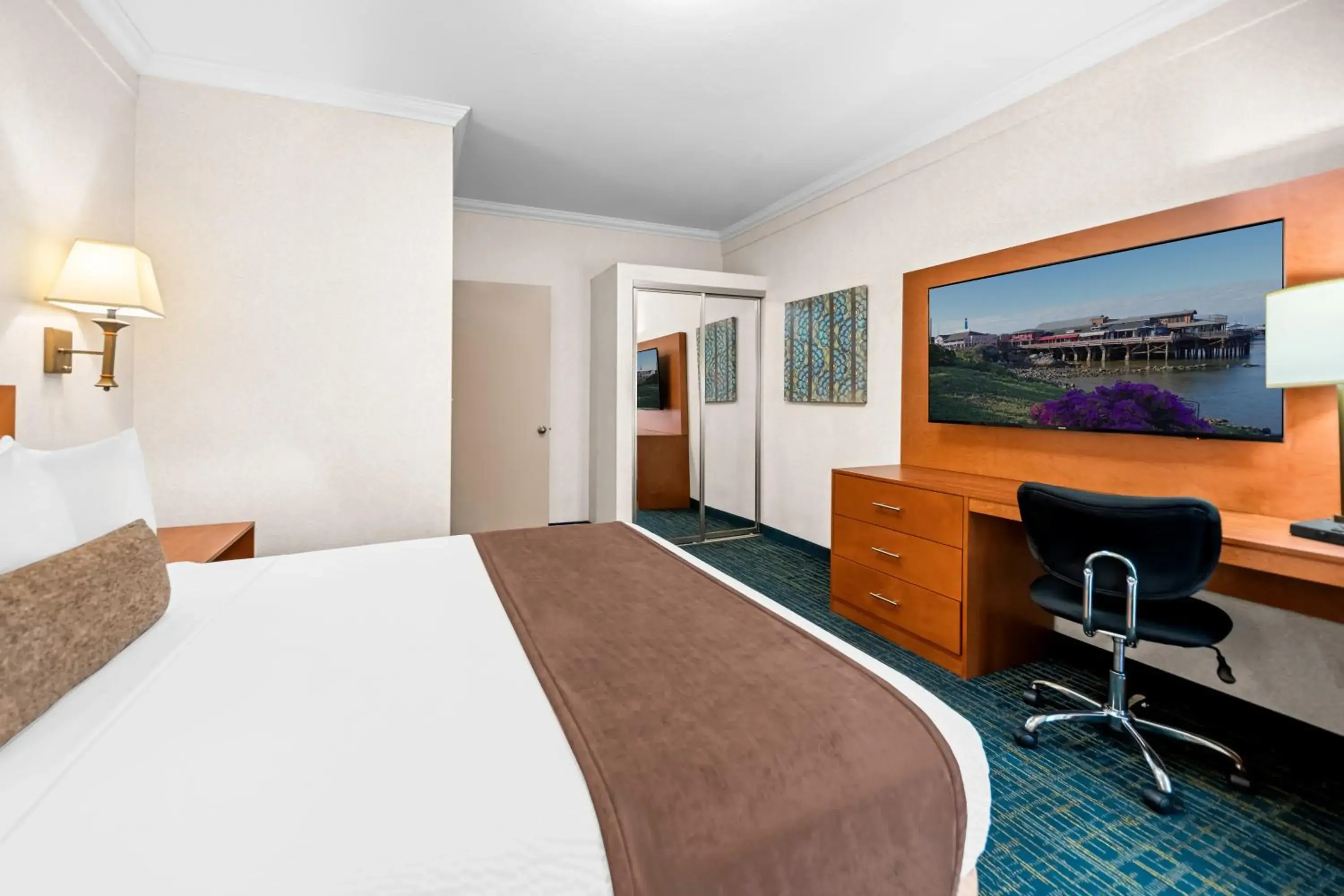 Bedroom, Bed in Best Western De Anza Inn Bedroom, Bed in Best Western De Anza Inn