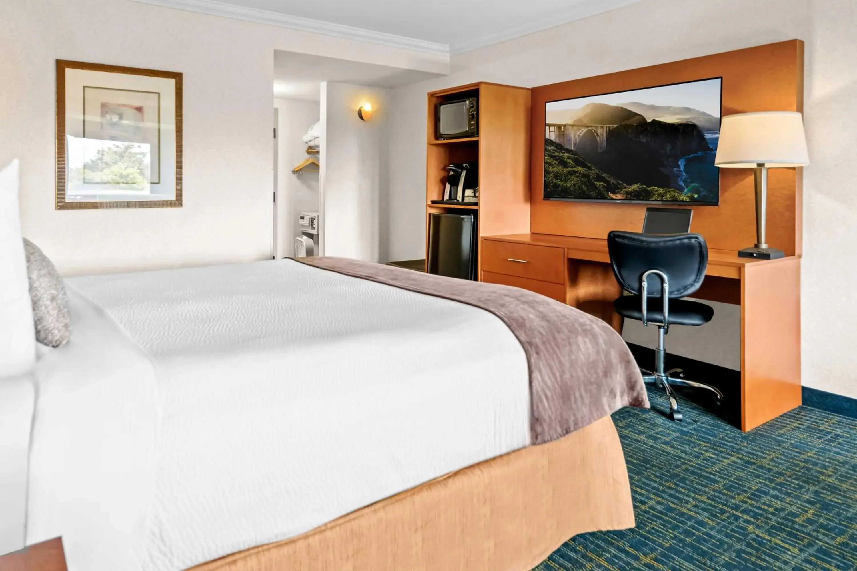 Bedroom, Bed in Best Western De Anza Inn Bedroom, Bed in Best Western De Anza Inn