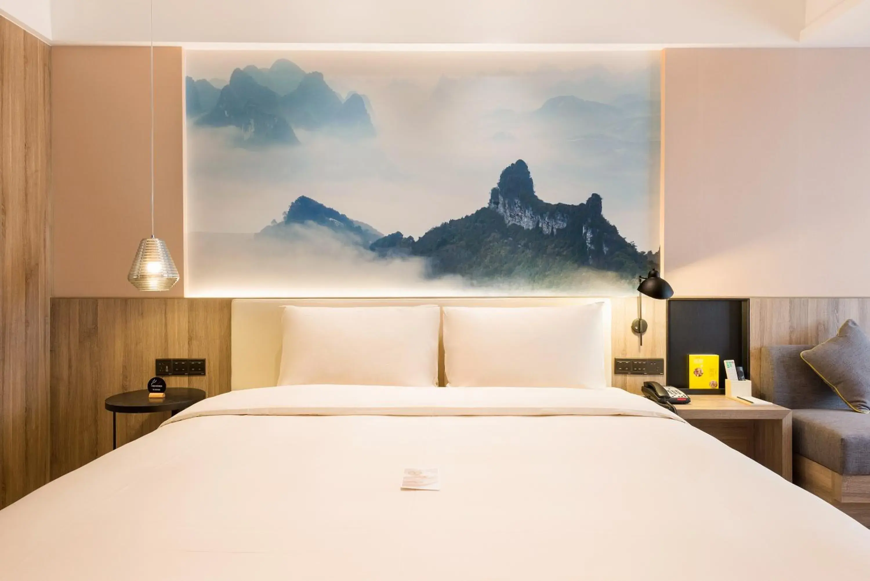 Bed in Atour Hotel Guilin North Railway Station Bed in Atour Hotel Guilin North Railway Station