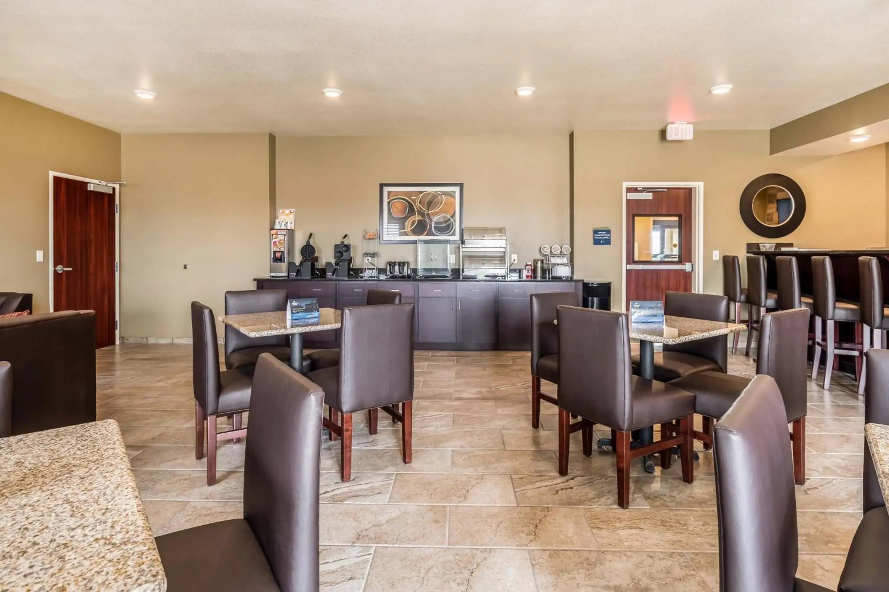 Lounge or bar in Cobblestone Inn & Suites - Kermit Lounge or bar in Cobblestone Inn & Suites - Kermit