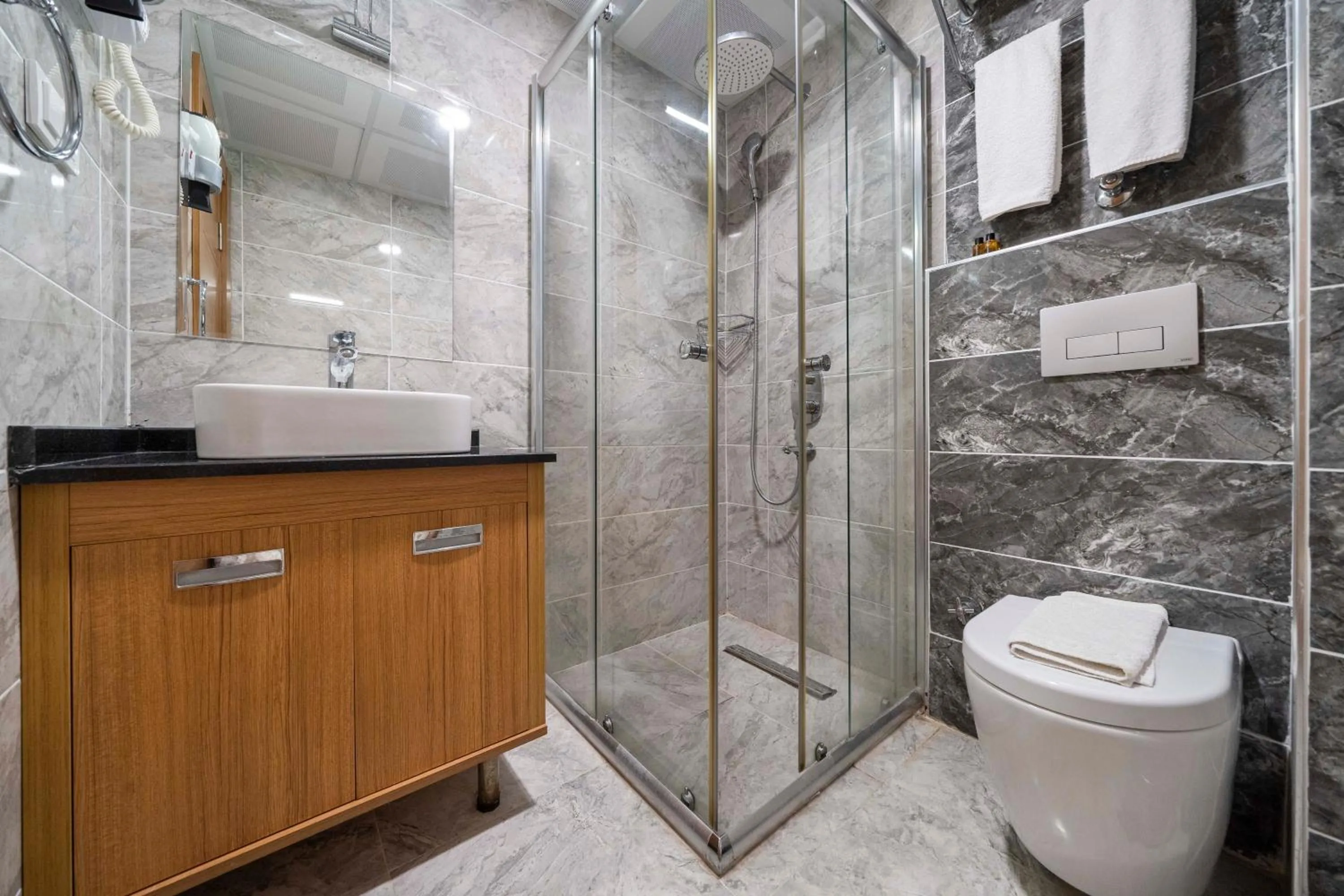 Shower in Mogons Exclusive Hotel