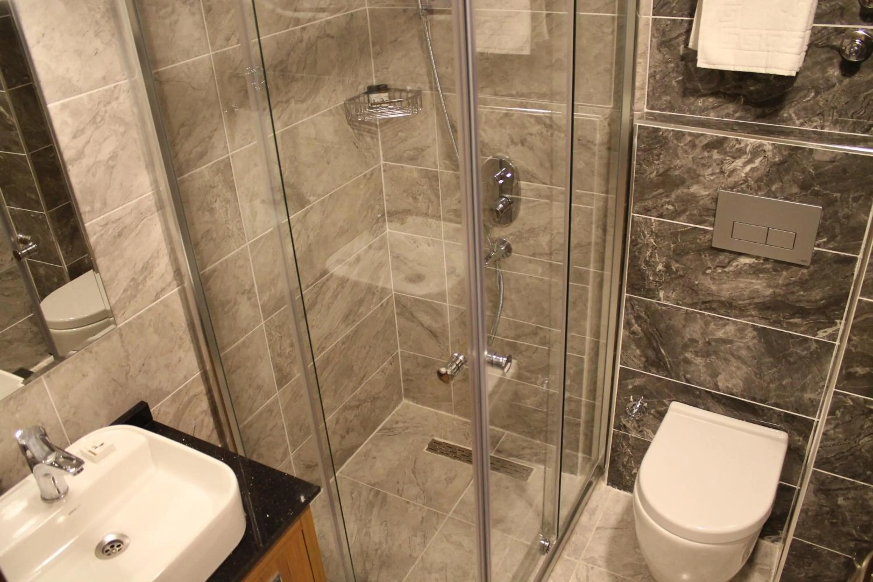 Shower in Mogons Exclusive Hotel