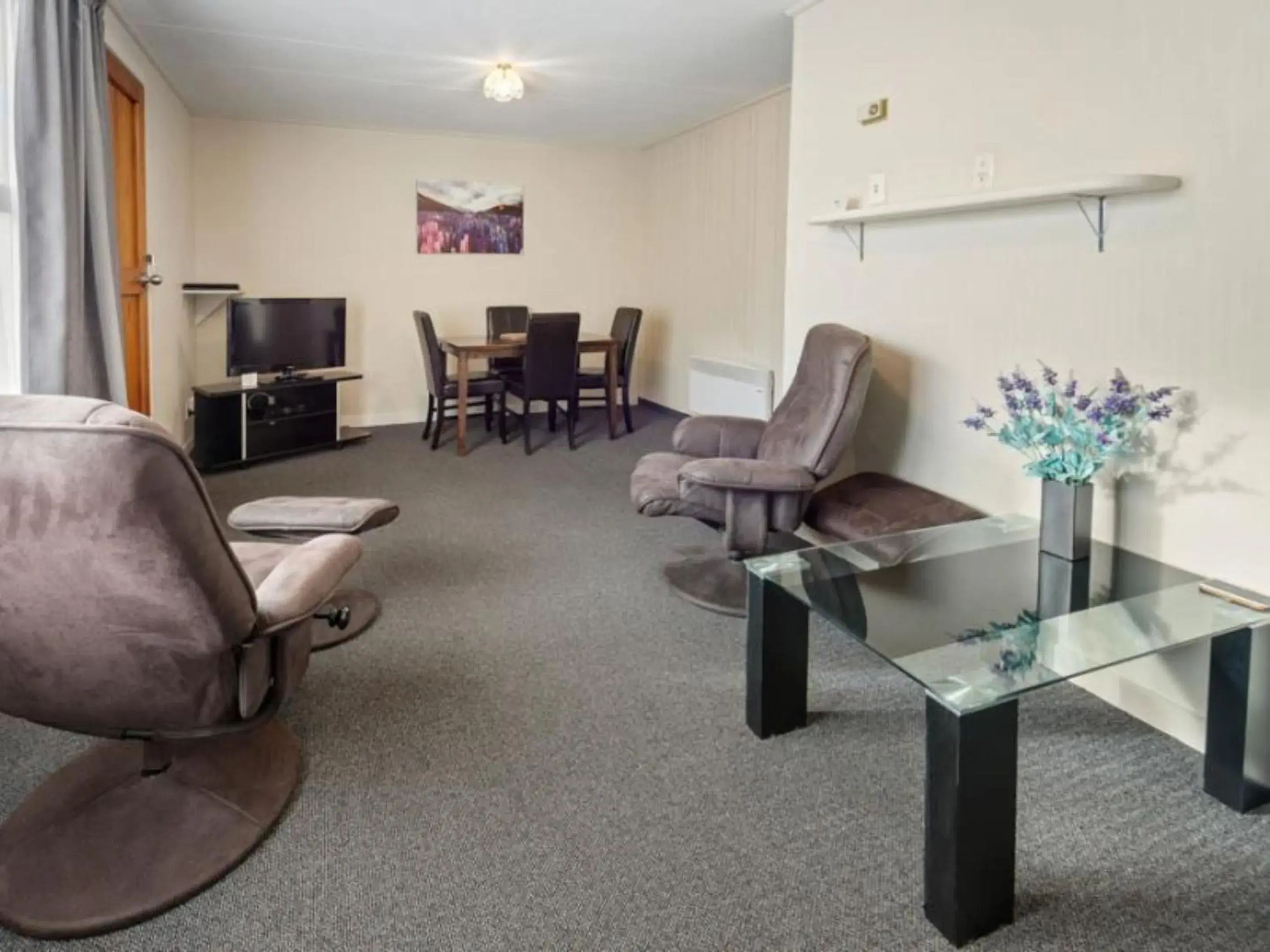 Two-Bedroom Suite with Spa Bath in ASURE Oakleigh Motel Two-Bedroom Suite with Spa Bath in ASURE Oakleigh Motel