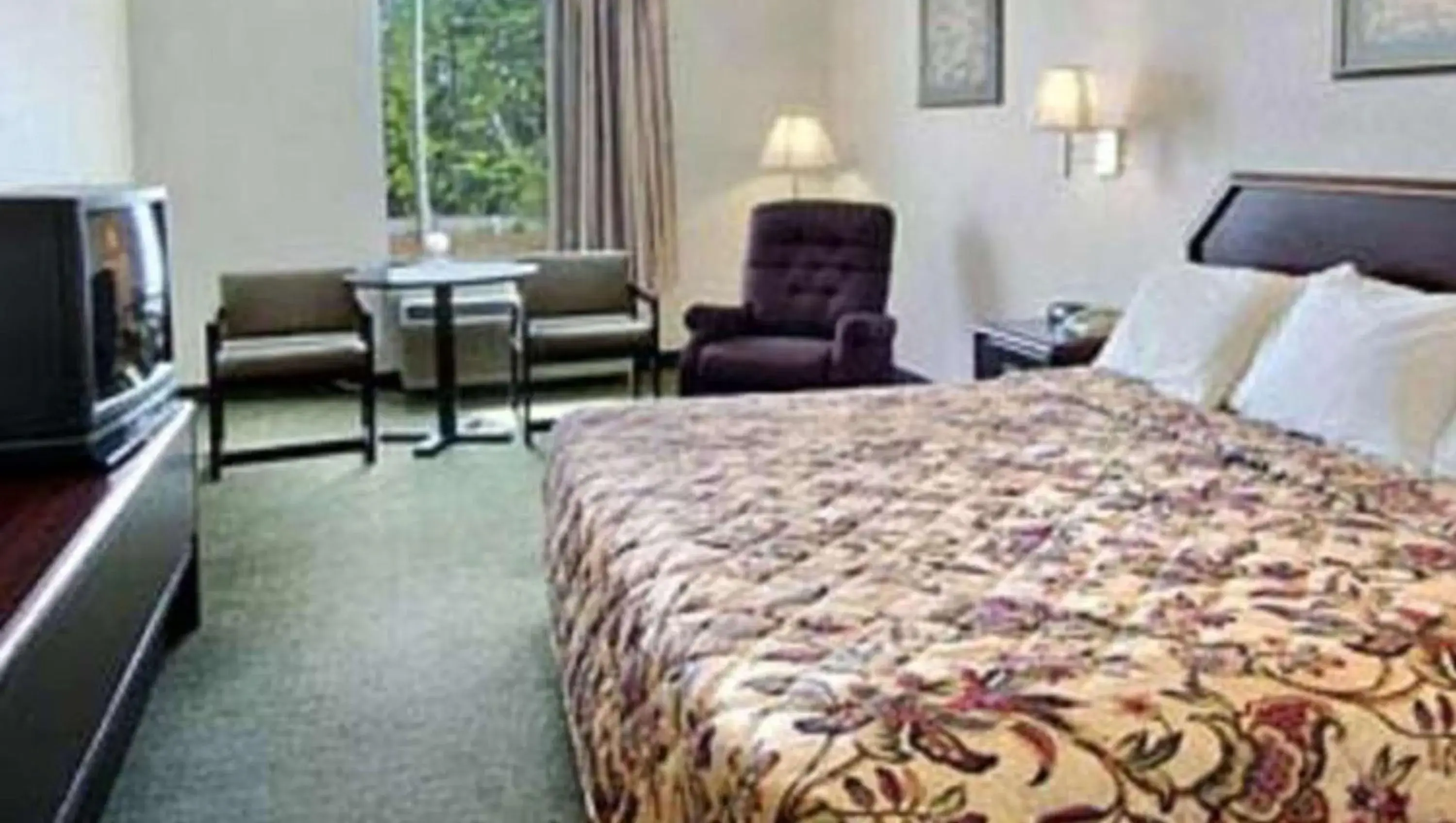 Photo of the whole room, Bed in Gray Inn & Suites Photo of the whole room, Bed in Gray Inn & Suites