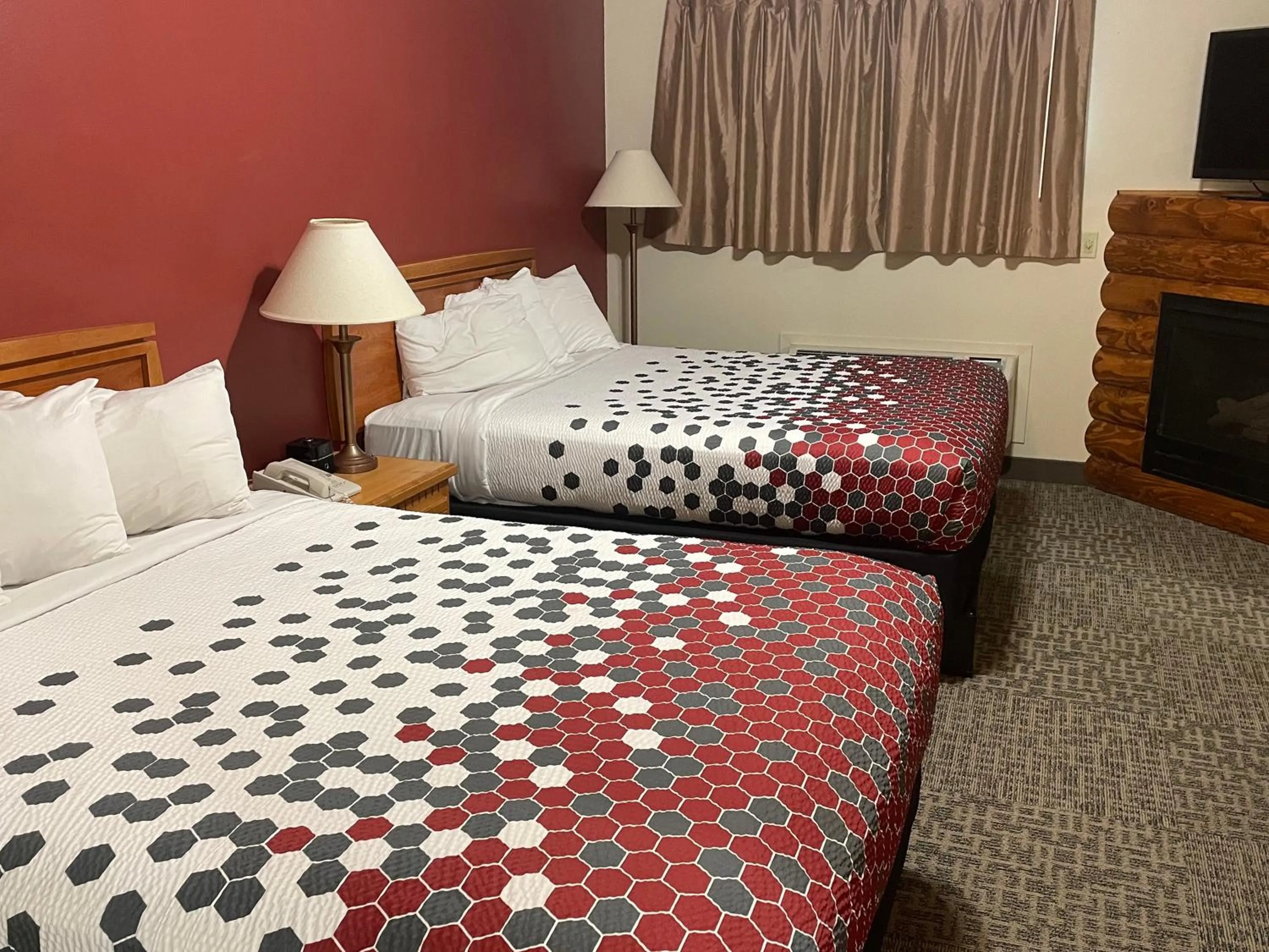 Bed in Harmony Inn & Suites