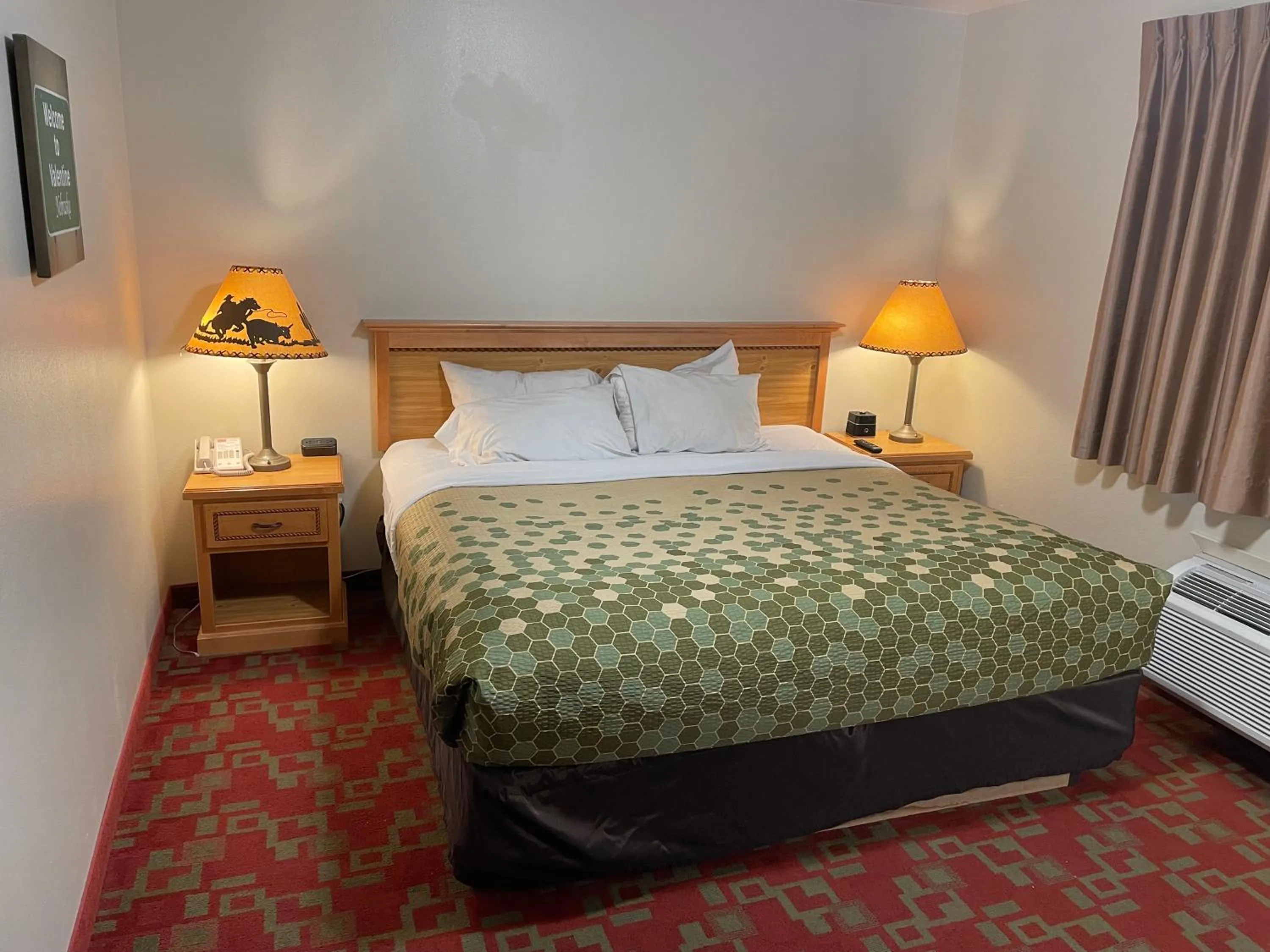 Bed in Harmony Inn & Suites