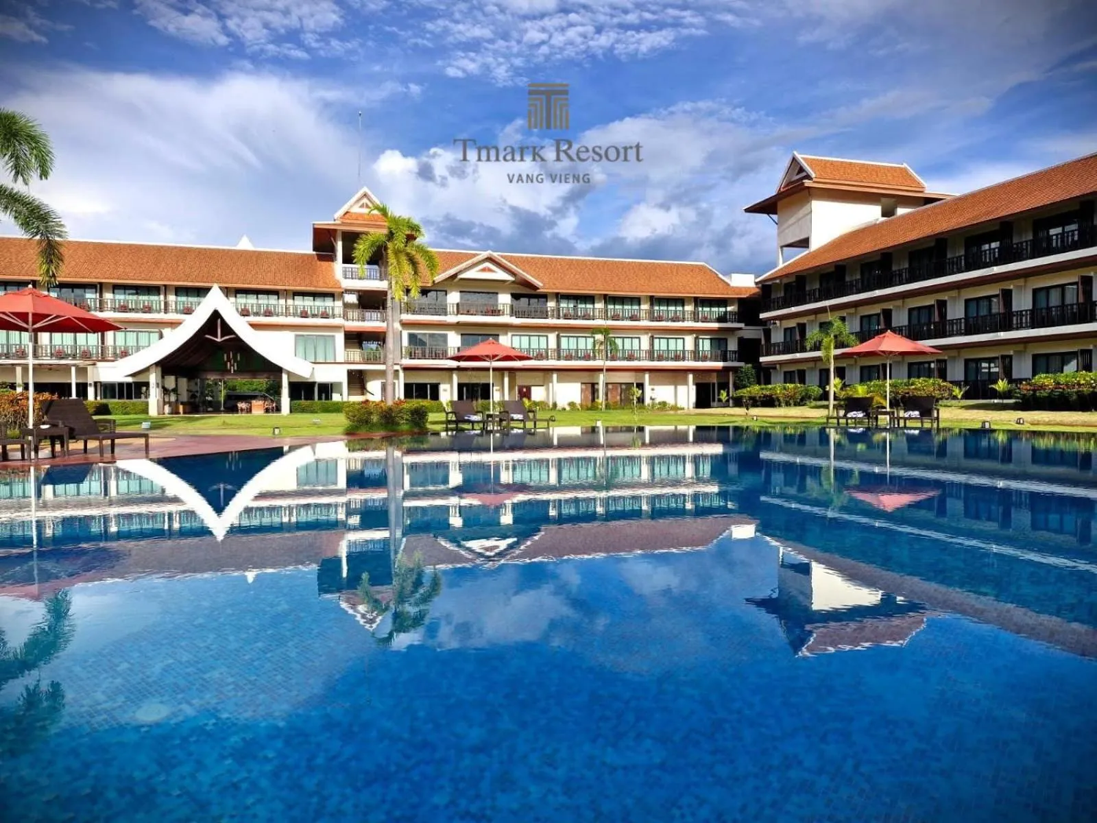 Pool view in Tmark Resort Vangvieng