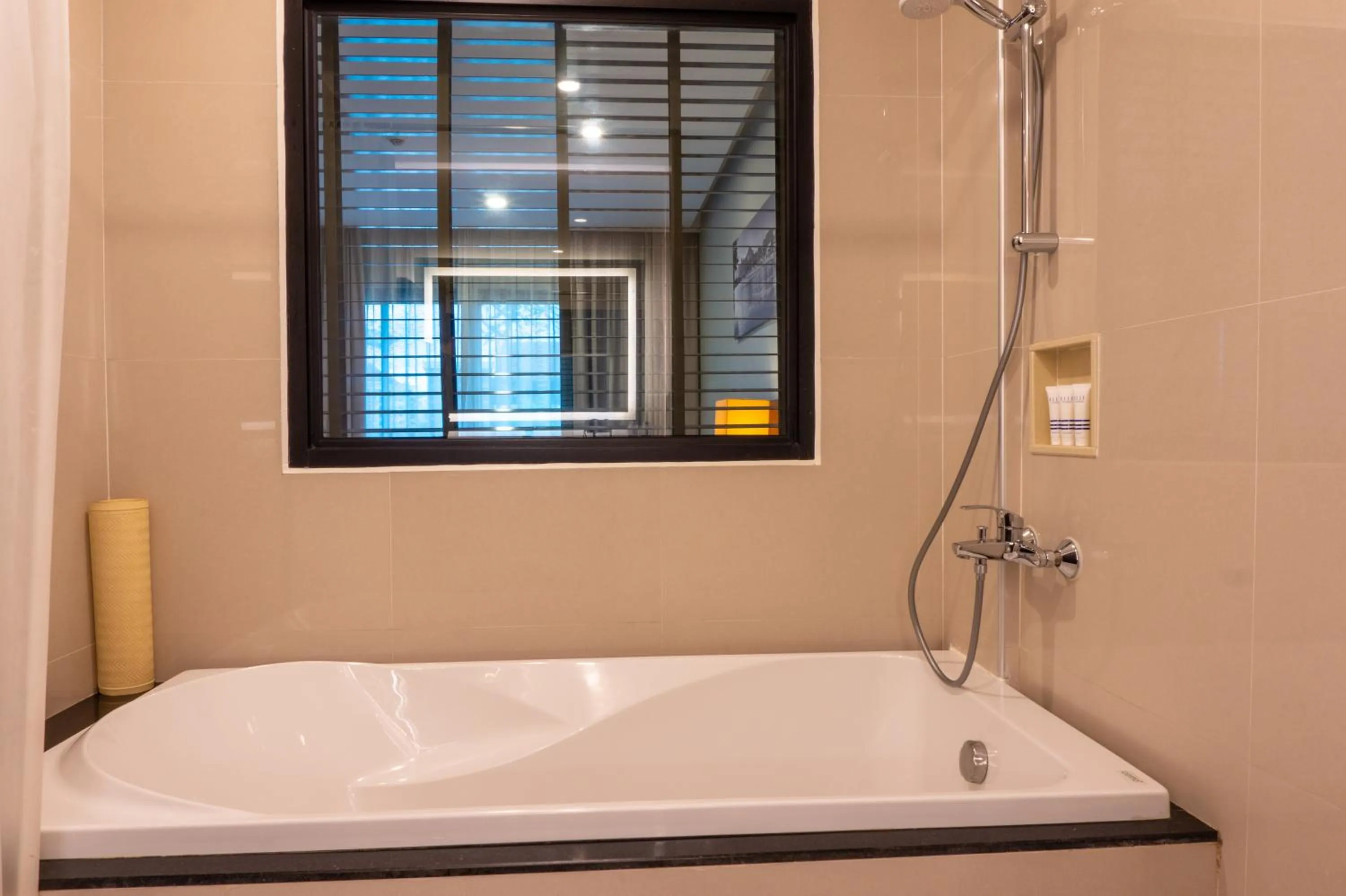 Bath in Tmark Resort Vangvieng