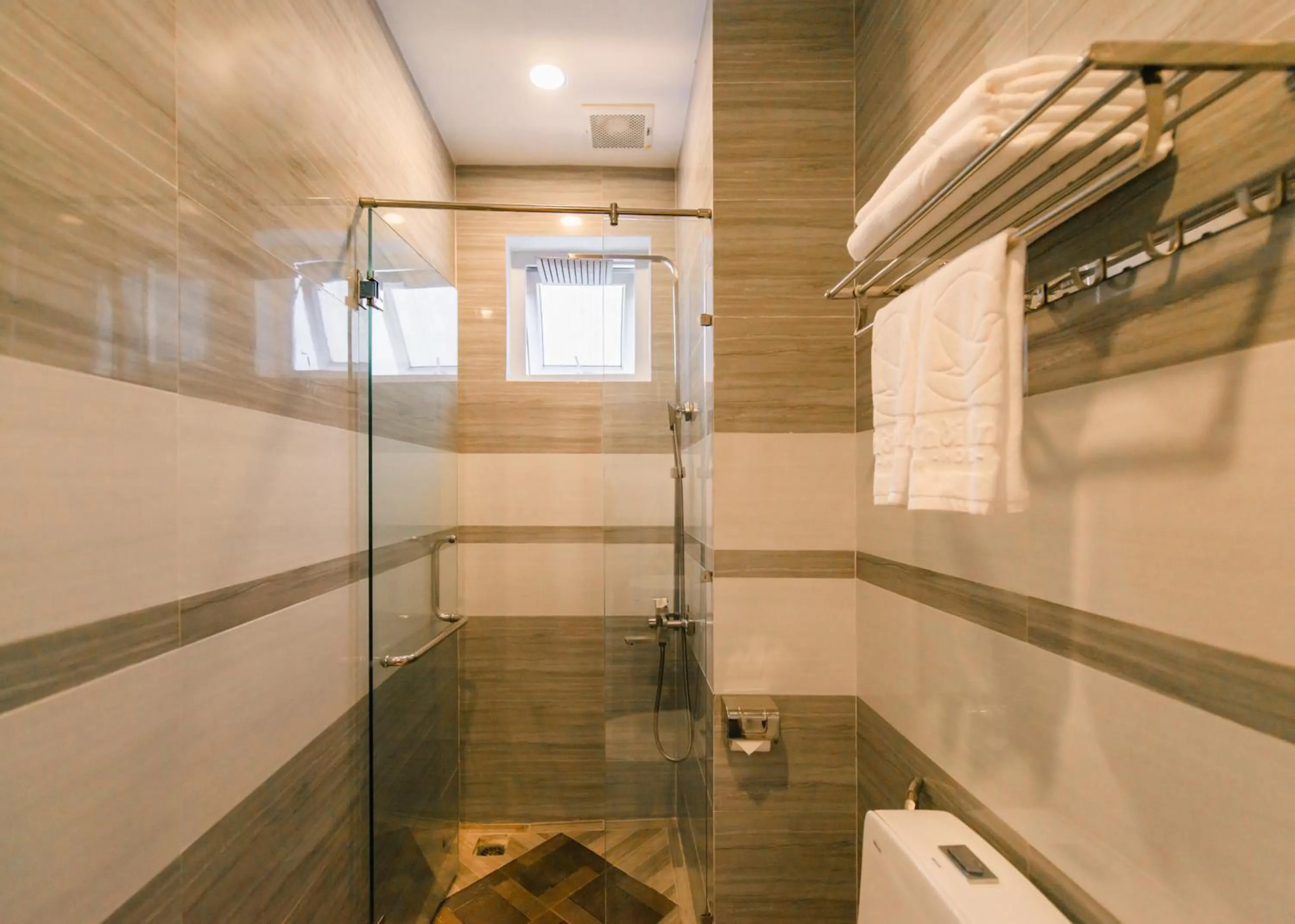 Bathroom in Thoi Binh Hotel