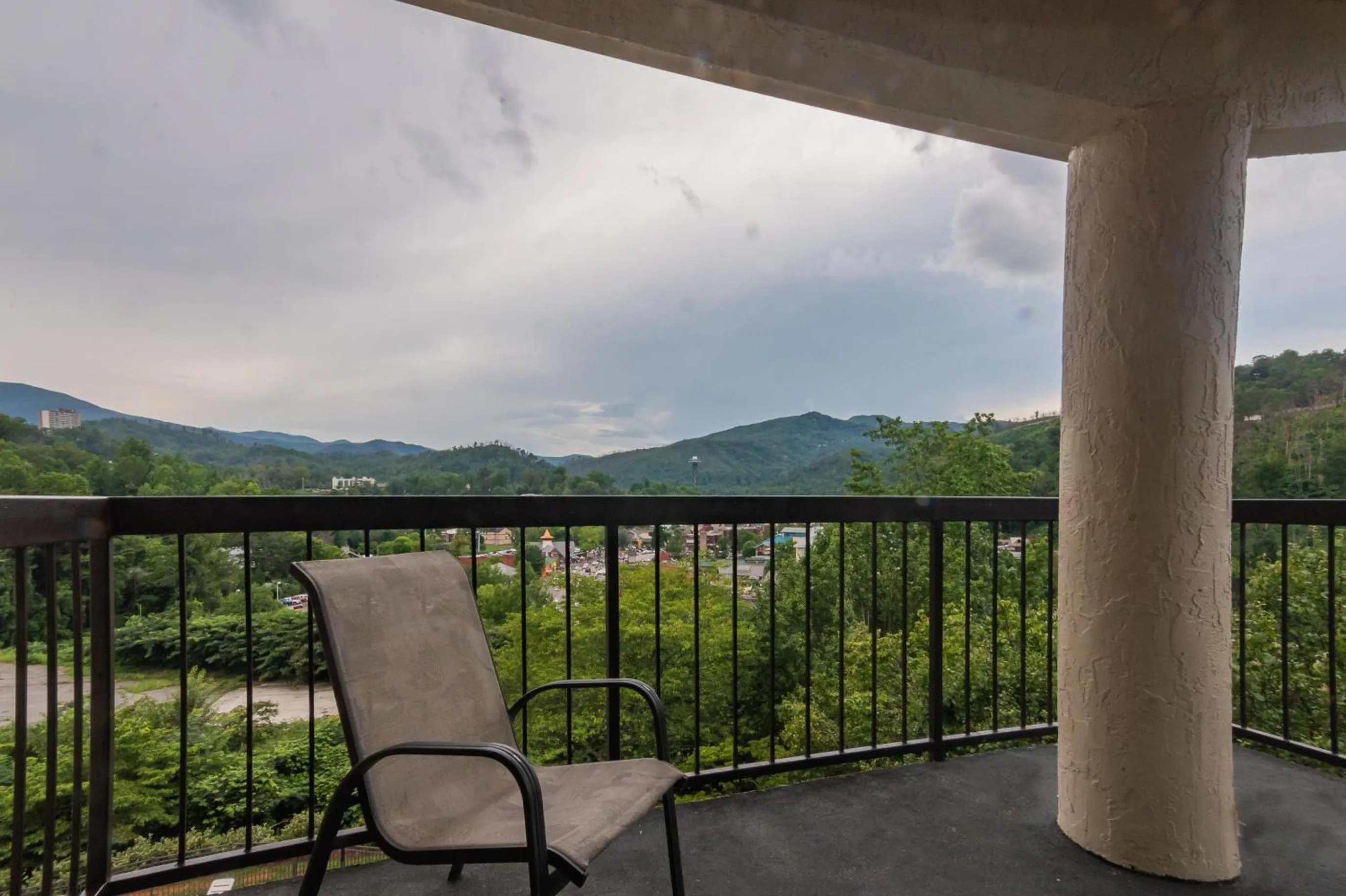 Gatlinburg Chateau Condo 506